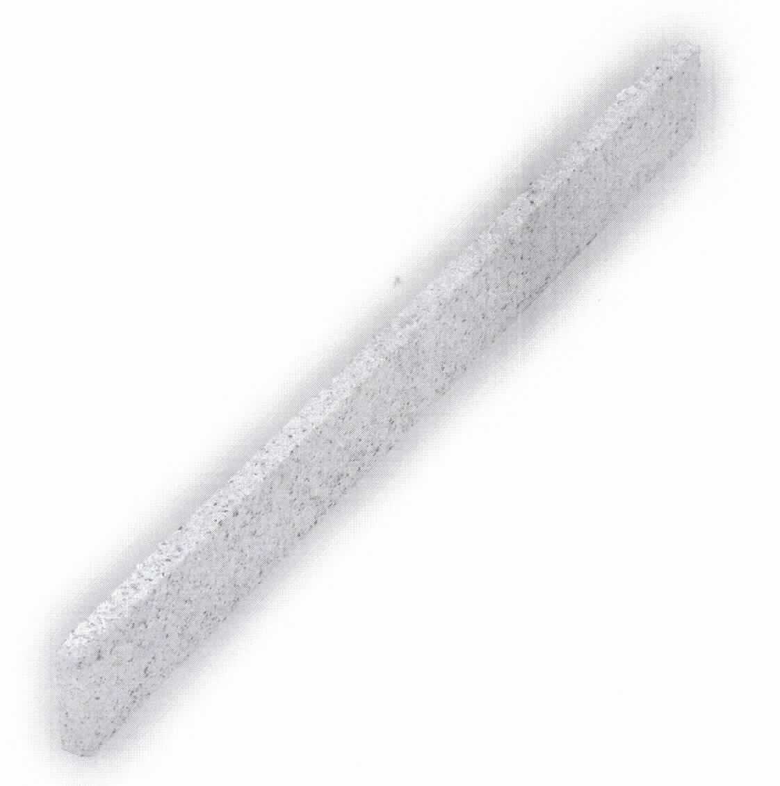 Angaben:
Sockelleisten BRAVO EXACTA, -geflammt- 
Bearbeitung: Oberfläche geflammt, Oberkante geschliffen & gefast, Seiten gesägt
Farbe: edelgrau 
Material: Granit 
Herkunft: China  
Größe: 6x1,5cm, Werkslängen 3.6kg / lfm

Befund:
Bearbeitete Werksteine und Waren daraus