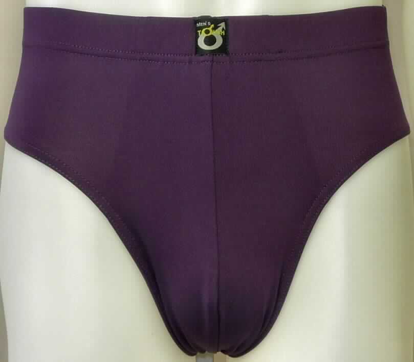 Slip, sog. Herren-Slip, Art. A10125-00, Größe M, Foto siehe Anlage,
- laut Antrag sieben Slips zusammen verpackt,
- aus ca. 0,6 mm dicken, einfarbigen Gewirken aus laut Antrag 90 % Polyester und 10 % Elasthan (beides
  synthetische Chemiefasern) 
- in der Taille abschließend, mit einem ca. 3 cm breiten, elastischen Taillenbund,
- ohne Eingriff, ohne Öffnung und ohne Verschluss,
- im vorderen Bereich doppellagig gearbeitet,
- aufgrund des Schnitts eindeutig als Männerkleidung erkennbar,
- mit hohen Beinausschnitten mit elastischen Abschlüssen.

"Slip, aus Gewirken, für Männer, aus Chemiefasern"