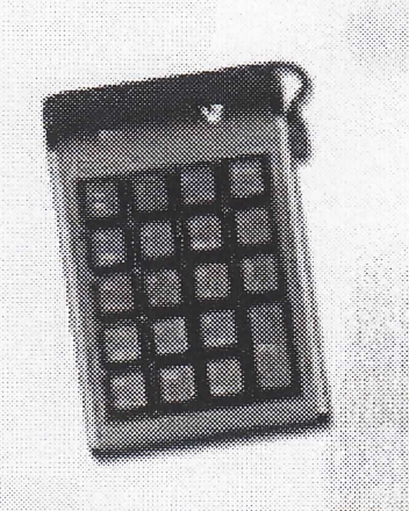 Tastatur, sog. Keypad Numeric KP0N1-7E0P, im Wesentlichen bestehend aus einer mit Controller und anderen aktiven und passiven Bauteilen bestückten, gedruckten Schaltung in einem 147 x 96 x 19 mm großen Gehäuse mit 19 Tasten. Über das fest angebrachte USB Anschlusskabel von ca. 55 cm Länge werden Informationen und Steuerbefehle an die Zentraleinheit automatischer Datenverarbeitungsmaschinen weitergegeben. 
Die Tastatur wird hauptsächlich mit automatischen Datenverarbeitungsmaschinen verwendet, ist mittelbar oder unmittelbar an die Zentraleinheit anschließbar und in der Lage, Daten in einer vom System verwendbaren Form zu liefern.

Die Ware wird als "Eingabeeinheit für automatische Datenverarbeitungsmaschinen,Tastatur, nicht für zivile Luftfahrzeuge bestimmt" eingereiht.

Anlage: 1 Abbildung