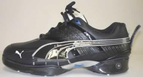 Sportschuhe (lt. Antrag: "Art.-Nr.: 184579; Art.-Name: Harpia", siehe Foto)
- mit Laufsohlen aus (lt. Antrag) Kunststoff, mit mehreren stollenähnlichen Vorrichtungen
  versehen,
- mit Oberteil (geschlossenes Blatt) aus Leder (den größten Teil der Außenfläche bildend) 
  und Kunststoff (Spinnstoff mit einer mit dem bloßen Auge wahrnehmbaren Außenschicht 
  aus Kunststoff),
- auf das Oberteil ist im Fersenbereich ein Stück aus Kunststoff als Verstärkungsteil
  aufgesetzt,
- mit Schnürsenkelverschluss,
- zur Ausübung einer Sportart (Golf) bestimmt