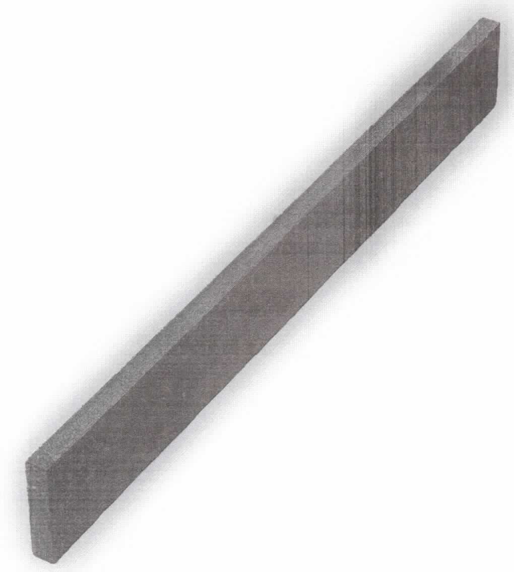 Angaben:
Sockelleisten SANOKU ELEGANCE -satiniert- 
Bearbeitung: Oberfläche geflammt & satiniert, Oberkante geschliffen & gefast, sonst gesägt
Farbe: anthrazit-schwarz
Material: Basalt 
Herkunft: Vietnam  
Größe: 60x8x1,5cm 3,8kg/lfm

Befund:
Bearbeitete Werksteine und Waren daraus