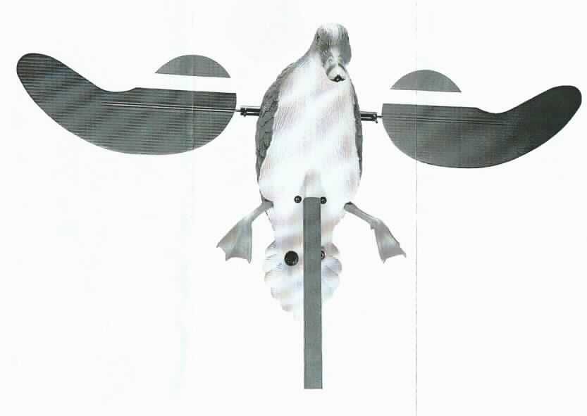 Lockente
- lebensgroße Nachbildung einer Ente mit Füßen aus Kunststoff und mit Flügeln aus Aluminium - lt. Antragsan-
  gaben (charakterverleihend)
- - mit einem Elektromotor, der die Flügel dreht, die mit Schrauben am Körper befestigt werden
- - mit einem Stützstab, offensichtlich aus unedlem Metall
- einem Akku mit Ladegerät
- einem Adapter für das externe Laden
- dient bei der Jagd als Lockente zum Anlocken von Enten
- lt. Anleitung - als Warenzusammenstellung noch nicht zusammengesetzt gemeinsam für den
  Einzelverkauf aufgemacht

Die Ware ist als "Lockgerät" einzureihen.