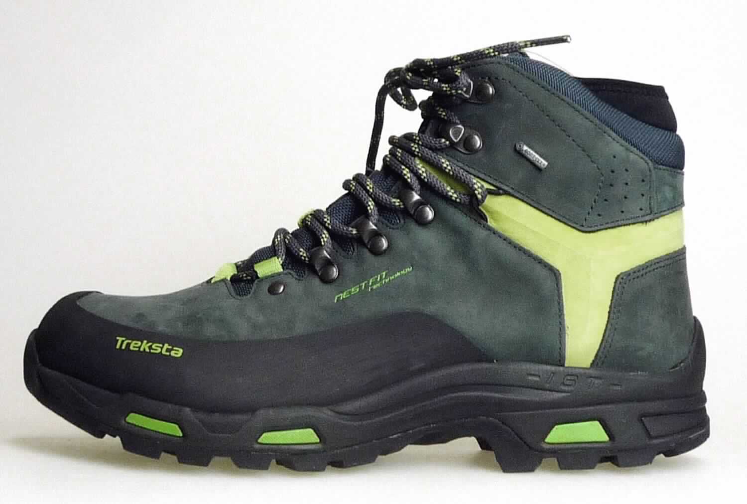 Freizeitstiefel (lt. Antrag: "TREKSTA Vertex GTX M's (T053), Freizeitschuh/Wanderschuh für Männer", 
Foto siehe Anlage)
- mit Laufsohlen aus (lt. Antrag) Kunststoff; ohne Hauptsohle aus Holz,
- mit Oberteil aus Leder (den größten Teil der Außenfläche bildend), 
  Kunststoff und Spinnstoff,
- auf das Oberteil ist im Fersenbereich eine Randeinfassung aus Spinnstoff als Verstärkungsteil aufgesetzt,
- mit Schnürsenkelverschluss mit abstehenen Metallösen und -haken,
- ohne Metallschutz in der Vorderkappe,
- den Knöchel, jedoch nicht die Wade bedeckend,
- mit einer Länge der Innensohle von mehr als 24 cm,
- für Männer (u. a. weiter Schnitt)

"Schuhe mit Laufsohlen aus Kunststoff und Oberteil aus Leder, andere als in den UPos.
 6403 1200 bis 6403 9111 genannt, für Männer"