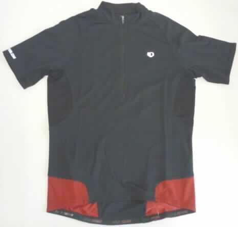 Pullover, sog. Radsport Trikot (Art. 0707 Radium Jersey), Größe M, siehe Foto,
- aus 0,7 mm dicken, verschiedenen einfarbigen Gewirken aus laut Antrag 100% Chemiefasern,
- über die Taille reichend (Rückenlänge: 70 cm, vorn bis zu 7 cm kürzer gearbeitet),
- mit einem pullovertypischen, hohen Kragen (u.a. deshalb keine Hemdbluse der Position 6106),
- vorn mit einer nicht durchgehenden Öffnung mit einem von der Brustmitte bis in die Kragenspitzen reichenden 
  Reißverschluss; ohne Merkmale, die auf den Trägerkreis hinweisen (unisex),
- mit kurzen Ärmeln, an den Ärmelenden mit einem verengenden Gummizug,
- hinten mit zwei aufgesetzen Taschen unterhalb der Taille; ohne Verschluss,
- beidseitig mit aufgedrucktem Firmenlogo, 
- am unteren, elastischen Rand durch Umlegen und Festnähen gesäumt.