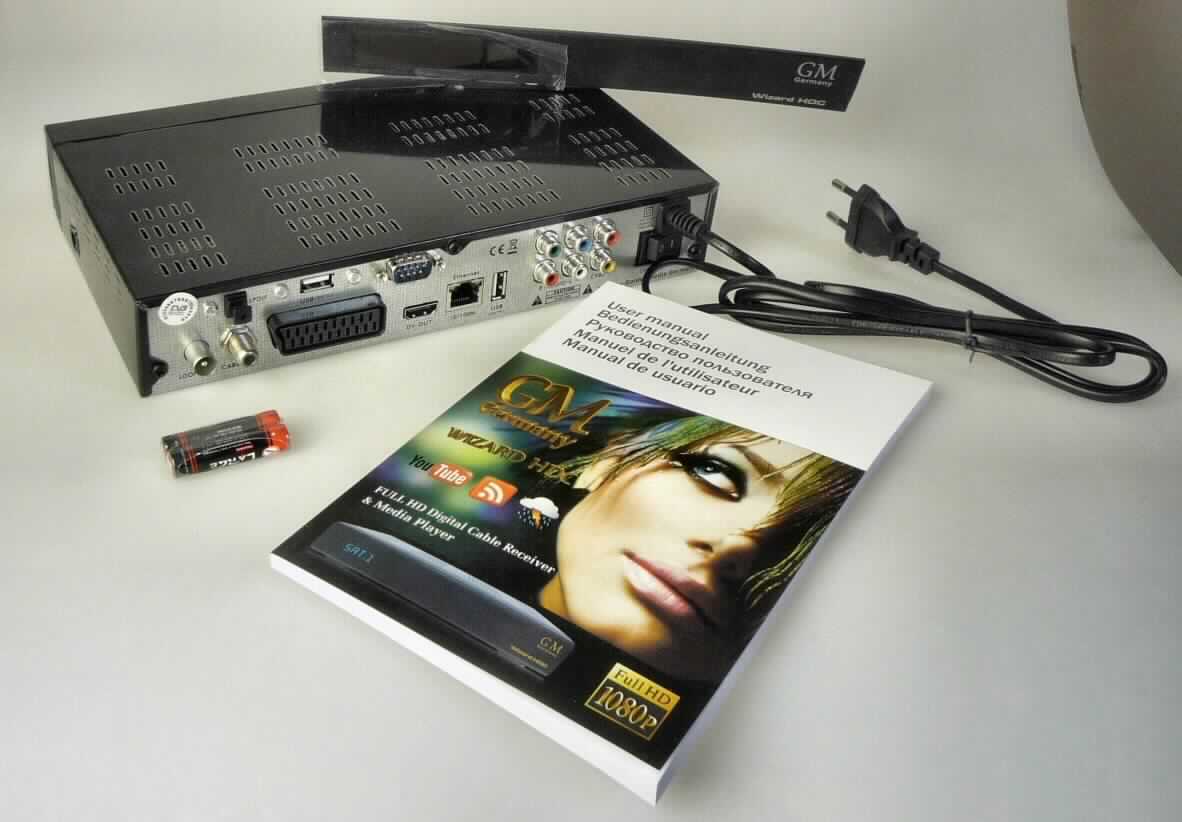 Fernsehempfänger/-sender mit Kommunikations- und Videofunktion
- aus DVB-C Tuner mit MPEG-Decoder, Audio- und Videosignalelektronik mit D/A-Wandler, 
  und Ethernet-Controller in einem Gehäuse mit Display, Bedienelementen, CI-Schacht, 
  Ethernet- und USB-Schnittstellen sowie Antennen-, Audio- und Videoanschlüssen, mit 
  Infrarot-Fernbedienung (Abbildung s. Anlage),
- zum Senden und Empfangen von digitalisierten Bild- und Tonsignalen als Transportstrom in
  einem drahtgebundenen IP-Netzwerk (IPTV und lokales Netzwerk), zum Empfangen von 
  digitalen Fernsehprogrammen über Kabel (DVB-C), zum Senden und Empfangen von 
  anderen Daten in einem Netzwerk, zur Aufzeichnung von Fernsehprogrammen und zur 
  Wiedergabe von Fernsehprogrammen sowie anderen Video-, Bild- und Audiodateien - ohne
  kennzeichnende Haupttätigkeit -,
- zusammen mit Beipack (Kabel, Batterien, zusätzliche Frontblende, Bedienungsanleitung) 
  in einer gemeinsamen Verkaufsumschließung.
Der Fernsehempfänger/-sender mit Kommunikations- und Videofunktion bestimmt den 
Charakter des Ganzen.

"Sendegerät mit eingebautem Empfangsgerät für das Fernsehen (Kombination aus Fernseh-
 sender/-empfänger, Videogerät und Telekommunikationsgerät - ohne kennzeichnende 
 Haupttätigkeit -, in funktioneller Einheit mit Fernbedienung, in Warenzusammenstellung mit 
 nicht charakterbestimmendem Beipack)"