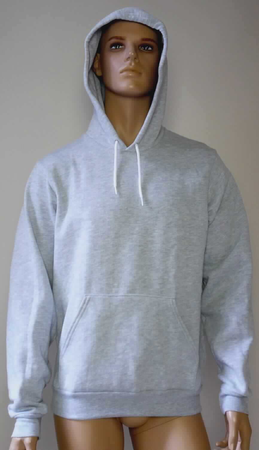 Blousonähnliches Kleidungsstück, sog. Hoody für Männer, Art. MT498, Größe M, Foto siehe Anlage,
- aus ca. 1,6 mm dicken, einseitig (Innenseite) gerauten, buntgewirkten Gewirken (melierte Garne) aus laut Antrag
  50 % Polyester (synthetische Chemiefasern), 37 % Baumwolle und 13 % Rayon (künstliche Chemiefasern),
- über die Taille reichend (Rückenlänge: ca. 70 cm),
- mit einer Kapuze mit Kordelzug, deren Ränder vorn von links auf rechts überlappen (Männerkleidung; somit keine 
  Ware der Position 6102),
- ohne Öffnung und ohne Verschluss,
- mit langen Ärmeln, die über den unteren Rand des Kleidungsstücks hinausreichen,
- vorn mit einer großen, aufgesetzten Tasche (sog. Kängurutasche) unterhalb der Taille,
- am unteren Rand mit einem angesetzten, verengenden Bund,
- erfüllt die Merkmale zur Einreihung als blousonähnliches Kleidungsstück, somit kein Pullover. 

"Blousonähnliches Kleidungsstück, aus Gewirken, für Männer, aus Chemiefasern"
