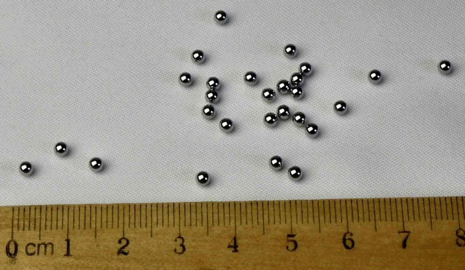 Präzisionskugeln aus poliertem Chromstahl, 
- mit einem Durchmesser (Nennmaß) von 2,778 mm und ein Grenzabmaß entsprechend der Klasse (Grade) 28 von 
maximal +/- 0,0137 mm 
 - zur Verwendung als Mahlkugeln.

Die Stahlkugeln sind als "Teile, erkennbar ausschließlich oder hauptsächlich für Kugellager bestimmt - Kugeln 
 (Kalibrierte Stahlkugeln)" einzureihen.