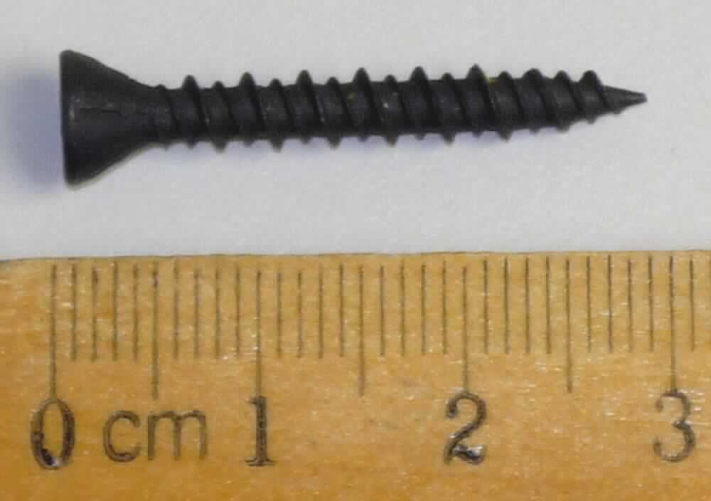 Nach dem vorliegenden Warenmuster und dem vorgelegten Datenblatt handelt es sich um phosphatierte Schrauben aus Stahl (kein nicht rostender Stahl) in verschiedenen Längen (z. B. 2,9 mm) mit Senkkopf mit Kreuzschlitz und einem bis zum Kopf reichenden, mehrgängig gearbeiteten Gewinde (sog. HiLo-Gewinde) mit spitzem Ende, das sich beim Eindrehen das Gegengewinde selbst formt.
- Antragstellerangaben - 

Abbildung siehe Anlage.

Derartige Erzeugnisse gehören als "andere gewindeformende Schrauben (keine Blechschrauben), aus Stahl" zur Codenummer 7318 14 99 90 0 des Zolltarifs.