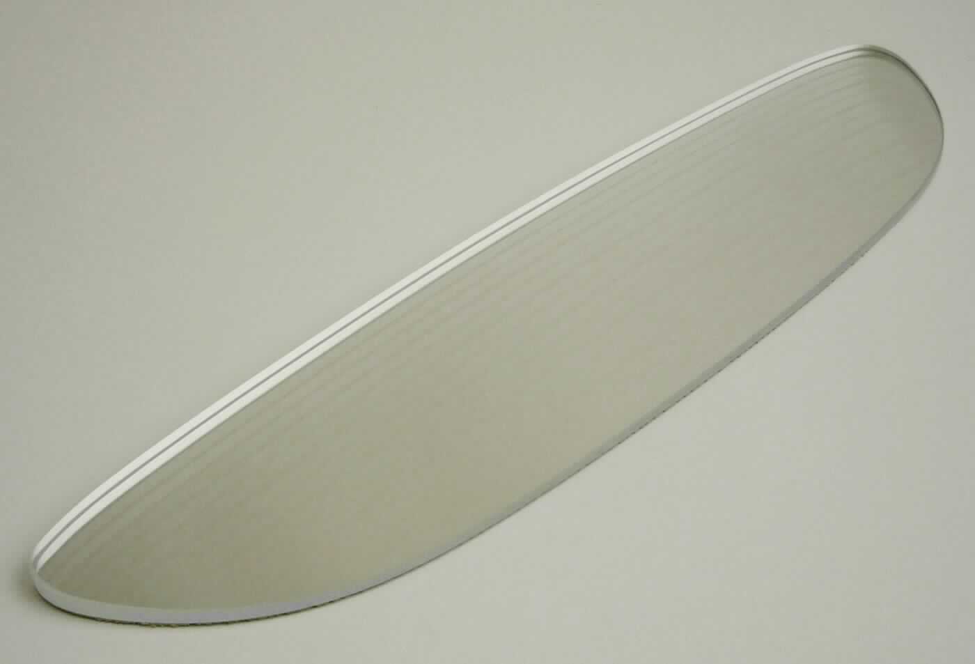 Spiegel aus Glas, sog. Schichtglas, Innenrückspiegel für Fahrzeuge, Foto siehe Anlage,
- Spiegelglas für einen Innenrückspiegel für Kraftfahrzeuge,
- optisch nicht bearbeitet, damit keine Ware des Kapitels 90,
- in den Abmessungen von bis zu ca. 24 cm x 6 cm,
- durch Verstellen des Lichteinfallswinkels mechanisch abblendbar,
- nicht gerahmt bzw. nicht mit einem Gehäuse,
- an der Rückseite vollständig mit Kunststoff in Wabenstruktur überzogen,
- wird nach Einbau in ein Gehäuse als Innenrückspiegel von Kraftfahrzeugen verwendet,
- keine Einreihung in den TARIC-Code 7009 1000 30, da die Ware u. a. nicht mit einer abziehbaren Schutzfolie 
  auf der Vorderseite und einem Schutzpapier auf der Rückseite versehen ist.

"Spiegel aus Glas, Rückspiegel für Fahrzeuge, anderer als in den TARIC-Codes 7009 1000 30 bis
 7009 1000 50 genannte"