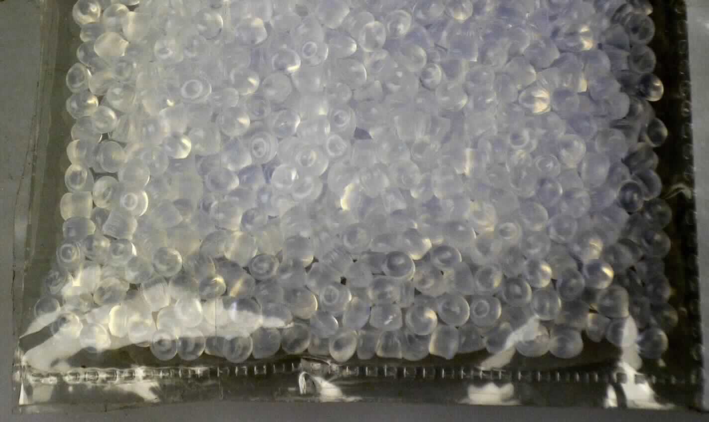 Angaben des Antragstellers:
Copolymer aus Ethylen und Vinylacetat

Feststellungen an einem Warenmuster:
Trübes, transparentes Kunststoffgranulat

Befund:
Es liegt ein anderes Ethylen-Vinylacetat-Copolymer im Sinne der Unterposition 3901 3000 vor.
