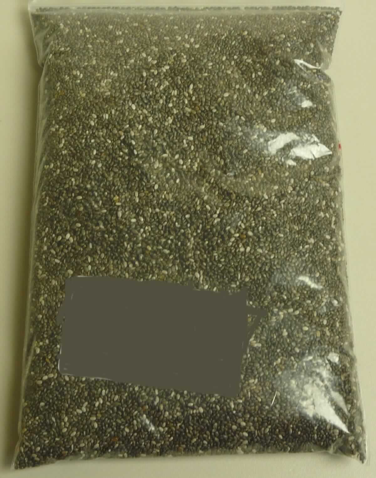 Nach den Angaben der Antragstellerin und dem vorgelegten Warenmuster handelt es sich um ganze, ovale, ca. 2 mm lange, getrocknete Samen der Art Salvia hispanica. Die sog. Chia-Samen weisen nach Angaben in der Fachliteratur einen Ölgehalt von über 30 % auf und dienen üblicherweise der Ölgewinnung. Nach den Angaben der Antragstellerin finden die Samen Verwendung als Lebensmittelzutat. Die mögliche Verwendung für die menschliche Ernährung steht der Einreihung in die Position 1207 nicht entgegen. Es haben sich bei dem vorgelegten Warenmuster keine Anhaltspunkte ergeben, dass die Samen eine über das Kapitel 12 hinausgehende Be- oder Verarbeitungen erfahren haben.

Zolltarifrechtlich handelt es sich um "Andere Ölsamen als in den Positionen 1201 bis 1206 genannt, nicht von den Codenummern 1207 1000 00 0 bis 1207 9996 10 0 erfasst; hier: Samen der Art Salvia hispanica".