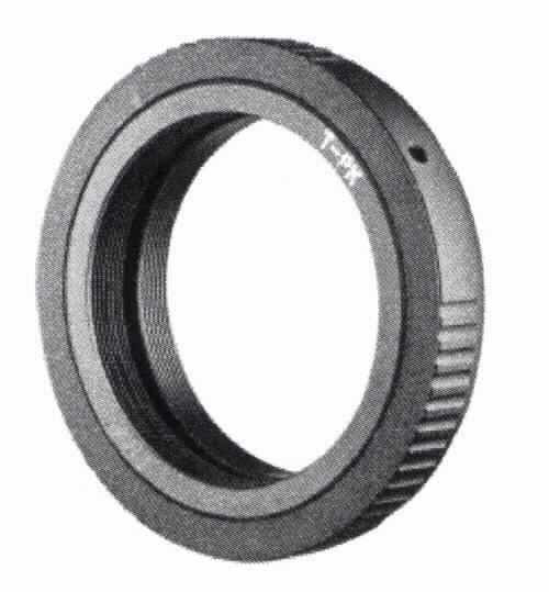 Sog. walimex T2 Adapter auf Pentax K, Artikelnummer: 10994, im Wesentlichen bestehend aus einem  Anschlussring mit T2 Gewinde aus unedlem Metall. 
Der T2-Adapter ist ein rein mechanischer Anschluss- bzw. Übergangsring.
Die Ware dient dem Anschluss von T2-Objektiven, Balgengeräten, Mikroskopadaptern, Teleskopen und anderen Vorsätzen mit T2 Gewinde an Spiegelreflexkameras.

Das Erzeugnis ist als Zubehör für unterschiedliche optische Geräte des Kapitels 90 einsetzbar, u.a. ist der T2 Adapter für Waren der Position 9002, der Position 9005 und der Position 9011  bestimmt. Daher stellt sich dieser als Zubehör von Waren verschiedener Positionen des Kapitels 90 dar und ist gemäß der Anmerkung 2 c) zu Kapitel 90 in die Position 9033 einzureihen.

Abbildung: siehe Anlage

Das Erzeugnis wird als "Zubehör (in Kapitel 90 anderweit weder genannt noch inbegriffen) für Apparate und Geräte des Kapitels 90, keine Ware des KN-Codes: 9033 0010" eingereiht.