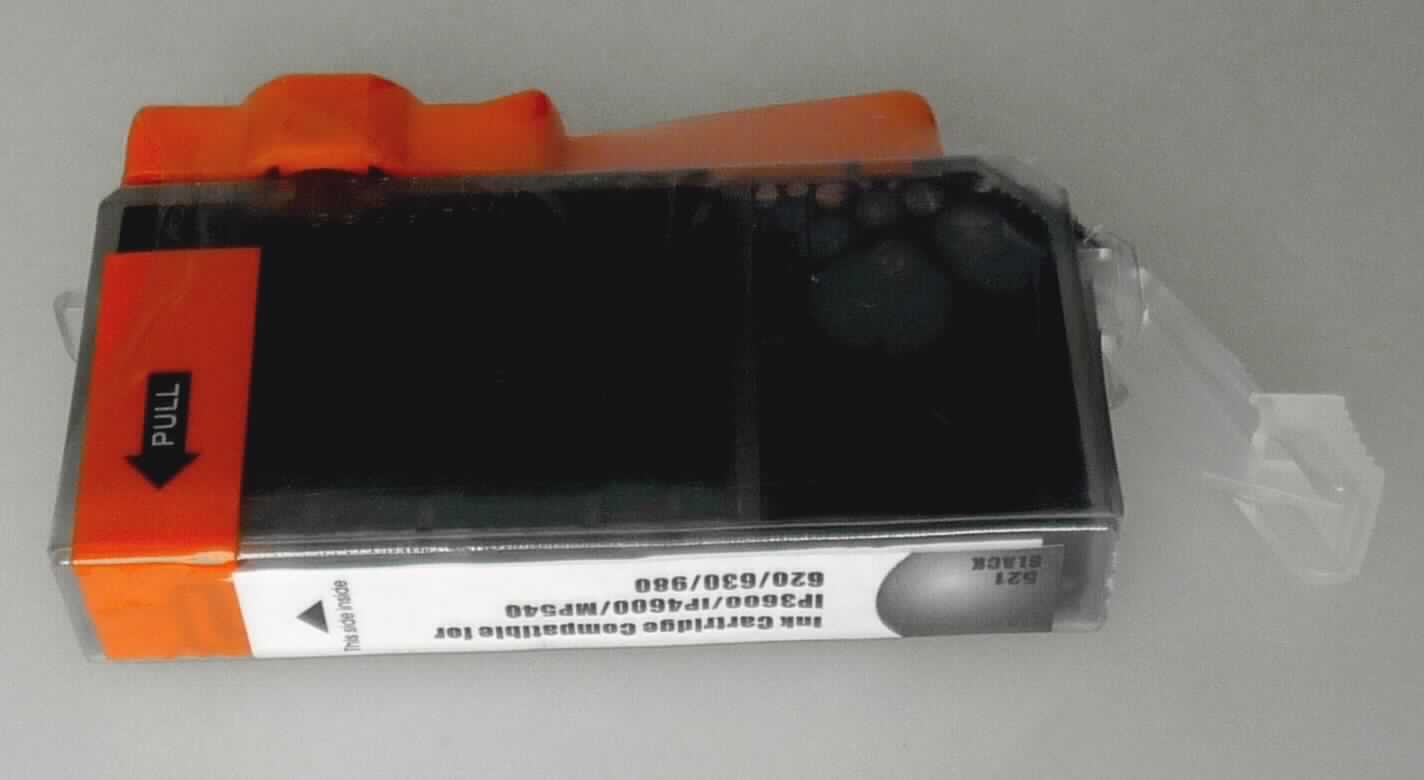 Angaben: 
Tintenpatrone für Tintenstrahldrucker, mit Chip.

Warenbeschaffenheit: 
Quaderförmiges Behältnis aus Kunststoff (Abmessungen: ca. 7 x 4 x 1 cm), mit Öffnung (verschlossen durch Folienstreifen), mit Öffnung (verschlossen durch Drehvorrichtung), mit Chipausrüstung, ohne integrierten Druckkopf, gefüllt mit schwarzer Flüssigkeit, verpackt in Cellophanhülle und Kunststoffumschließung.

Befund: 
Tintenpatronen (ohne integrierten Druckkopf) zum Einsetzen in Apparate der Unterpositionen 8443 31, 8443 32 oder 8443 39, und mit mechanischen oder elektrischen Komponenten, schwarz.