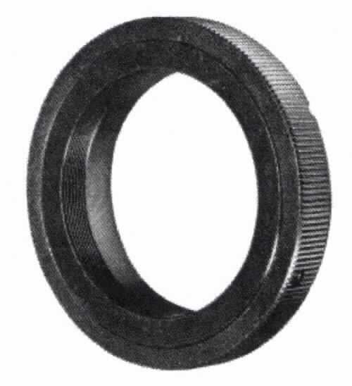 Sog. T2 Adapter auf Sigma, Artikelnummer: 16772, im Wesentlichen bestehend aus einem  Anschlussring mit T2 Gewinde aus unedlem Metall. 
Der T2-Adapter ist ein rein mechanischer Anschluss- bzw. Übergangsring.
Die Ware dient dem Anschluss von T2-Objektiven, Balgengeräten, Mikroskopadaptern, Teleskopen und anderen Vorsätzen mit T2 Gewinde an Spiegelreflexkameras.

Das Erzeugnis ist als Zubehör für unterschiedliche optische Geräte des Kapitels 90 einsetzbar, u.a. ist der T2 Adapter für Waren der Position 9002, der Position 9005 und der Position 9011  bestimmt. Daher stellt sich dieser als Zubehör von Waren verschiedener Positionen des Kapitels 90 dar und ist gemäß der Anmerkung 2 c) zu Kapitel 90 in die Position 9033 einzureihen.

Abbildung: siehe Anlage

Das Erzeugnis wird als "Zubehör (in Kapitel 90 anderweit weder genannt noch inbegriffen) für Apparate und Geräte des Kapitels 90, keine Ware des KN-Codes: 9033 0010" eingereiht.