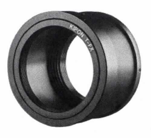 Sog. Kipon T2 Adapter auf Fuji X, Artikelnummer: 19557, im Wesentlichen bestehend aus einem  Anschlussring mit T2 Gewinde aus unedlem Metall. 
Der T2-Adapter ist ein rein mechanischer Anschluss- bzw. Übergangsring.
Die Ware dient dem Anschluss von T2-Objektiven, Balgengeräten, Mikroskopadaptern, Teleskopen und anderen Vorsätzen mit T2 Gewinde an Spiegelreflexkameras.

Das Erzeugnis ist als Zubehör für unterschiedliche optische Geräte des Kapitels 90 einsetzbar, u.a. ist der T2 Adapter für Waren der Position 9002, der Position 9005 und der Position 9011  bestimmt. Daher stellt sich dieser als Zubehör von Waren verschiedener Positionen des Kapitels 90 dar und ist gemäß der Anmerkung 2 c) zu Kapitel 90 in die Position 9033 einzureihen.

Abbildung: siehe Anlage

Das Erzeugnis wird als "Zubehör (in Kapitel 90 anderweit weder genannt noch inbegriffen) für Apparate und Geräte des Kapitels 90, keine Ware des KN-Codes: 9033 0010" eingereiht.