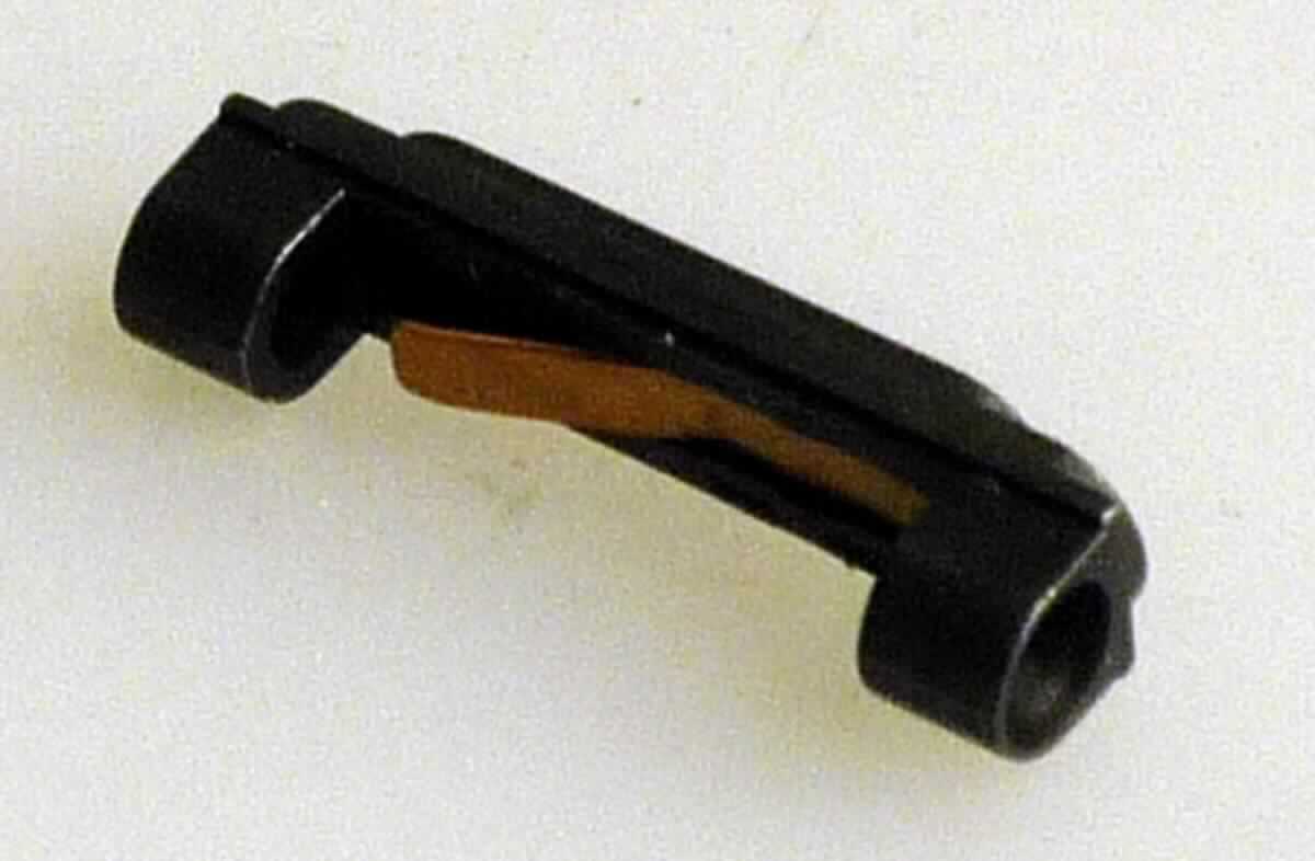 Sog. Kornkörper für Jagdwaffen (Art.F55400), in den ein Leuchtkorn (nicht Gegenstand dieser Auskunft) eingesetzt wird. Er stellt sich als spezielle, mit einer Metallfeder versehenen Halterung (Länge ca. 15 mm) für ein stabförmiges Leuchtkorn dar und wird auf dem Lauf von Jagdgewehren befestigt.  
Zur äußeren Form siehe Abbildung in Anlage.

Die Ware wird als "Teil, erkennbar hauptsächlich bestimmt für ein im Kapitel 90 anderweit weder genanntes noch inbegriffenes optisches Gerät (hier: Visierung)" eingereiht.