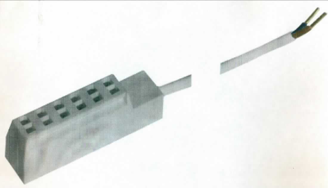 Gerät für die Stromverteilung, sog. "AMP-Verteiler" (Art.-Nr. P-LED AMP006),
- in Form eines 6-fach in Reihe geschalteten Stromverteilers in einem Gehäuse aus Kunststoff 
  (Abmessungen: ca. 65 x 16 x 25 mm) mit fest integriertem elektrischen Kabel mit Ader-Endhülsen 
  (Länge ca. 20 cm) sowie fünf Einzelsteckern als Abschlusswiderständen zur Gewährleistung des 
  in Reihe geschalteten Stromkreislaufs;
-  für eine Spannung von -3 Volt;
- nicht speicherprogrammierbar;
- zur Verwendung für den Anschluss von Konstantstrom-LED.

Das Erzeugnis ist als "Tafel, Konsole und anderer Träger, mit mehreren Geräten der Position 8536 ausgerüstet, zum elektrischen Schalten und Steuern, keine Vermittlungseinrichtung der Pos. 8517, für eine Spannung von 1.000 V oder weniger, kein Steuerschrank für numerische Steuerungen, nicht speicherprogrammierbar, nicht für zivile Luftfahrzeuge, nicht erfasst von den Codenummern 8537 1099 30 0 bis 8537 1099 98 0" einzureihen.