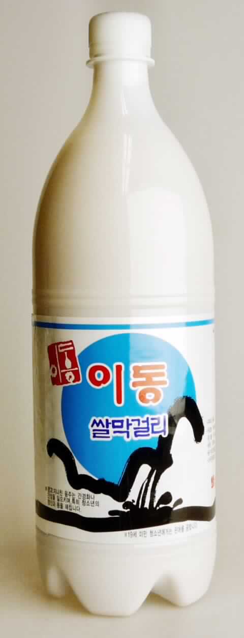 Reiswein.

Antragsangaben (als zutreffend unterstellt): Korean Rice Wine; Carbonated Korean Makkoli; Alkoholgehalt: 6 %vol; Zutaten: Wasser, Reis, Weizenmehl, Aspartam, Phenylalanin, Hefe, Koji; Handelseinheit: 1,2 l-Flasche.

Beschaffenheit der vorgelegten Warenprobe: elfenbeinfarbene, milchig-trübe, schwach kohlensäurehaltige Flüssigkeit, säuerlich, nach Reiswein und schwach nach Getreide schmeckend; Umschließung: weiße 1,2 l-Kunststoffflasche mit einer mit Angaben in koreanischer Schrift bedruckten umlaufenden Banderole aus Kunststofffolie, verschlossen mit einem Schraubverschluss.

Kohlensäureüberdruck: nach der Warenbeschaffenheit weniger als 1,5 bar.

Anderes gegorenes Getränk, nicht schäumend, in Behältnissen mit einem Inhalt von 2 l oder weniger, anderes als Apfel- oder Birnenwein.