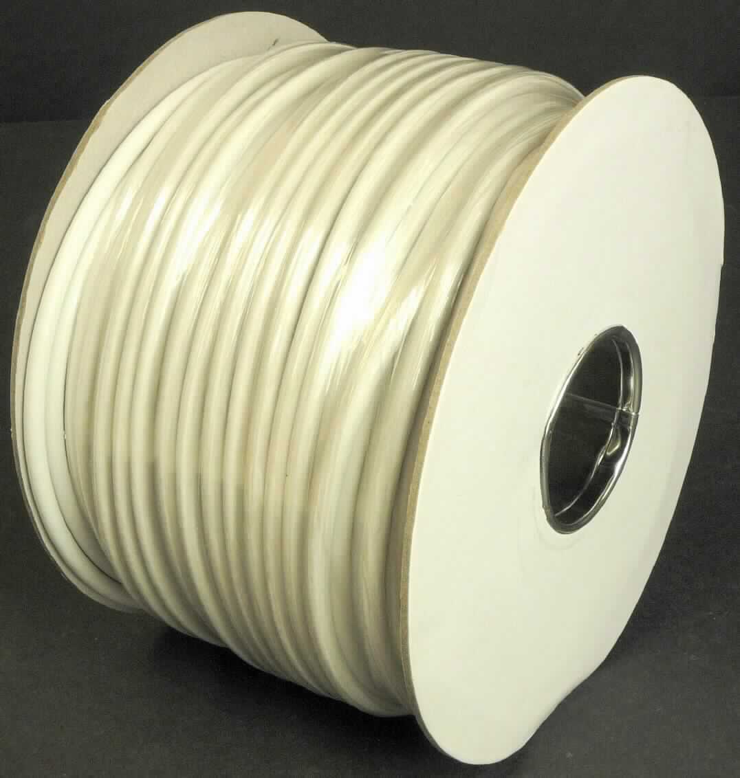 Koaxialkabel, sog. Golden Media Koaxial Kabel, Durchmesser etwa 0,7 cm, zu 100 m auf einer Spule, bestehend aus
- Innenleiter mit Durchmesser etwa 0,1 cm,
- Isolator aus Kunststoff und
- Abschirmung aus unedlem Metall.

Die Ware ist als "Koaxialkabel, nicht von Taric-Unterposition 8544 2000 10 erfasst" einzureihen.