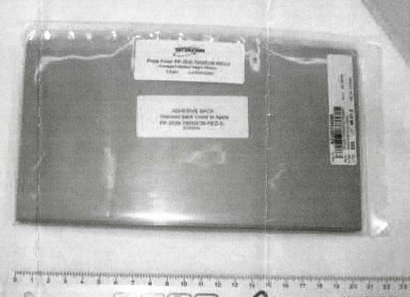Angaben:
Probe Polish (TM) ist eine effektive Lösung um Messnadeln im Waferprober zu reinigen. Es ist nicht-korrosiv, nicht leitend und gleichzeitig umweltschonend. Probe Polish (TM) entfernt lose und angehaftete Ablagerungen. Es hinterlässt keine Rückstände an den Messnadeln oder am Waferprober, welche das Testergebnis beeinflussen könnten. Das Produkt ist speziell darauf ausgelegt, die Messnadeln am effektivsten zu reinigen, wenn diese 3-5 Mal in das Reinigungsmaterial eingebracht werden. Manche Arten und Mengen von angehaftetem Material können mehrere Reinigungszyklen benötigen. Das Reinigen der Messnadeln mit Probe Polish (TM) verändert nicht deren Form. Das Erscheingungsbilder Messnadeln nach der Reinigung ist wie neu. Das obige Bild ist ein Querschnitt durch das Probe Polish (TM) Material auf einem Substrat und zeigt wie die Messnadeln im Reinigungsmaterial gesäubert werden. Das Poliermaterial ist auf verschiedenen Substraten erhältlich. Das Polymer ist ebenso mit verschiedenen großen Körnungen und Schleifmaterialien erhältlich.

Warenbeschaffenheit:
Drei selbstklebende Folien (violett, beigefarben, dunkelgrau), jeweils mit einer farblosen Schutzfolie auf der Kleberseite. 

Befund:
Natürliche oder künstliche Schleifmittel, in Pulverform, auf einer Unterlage aus anderen Stoffen, auch zugeschnitten, genäht oder anders zusammengefügt