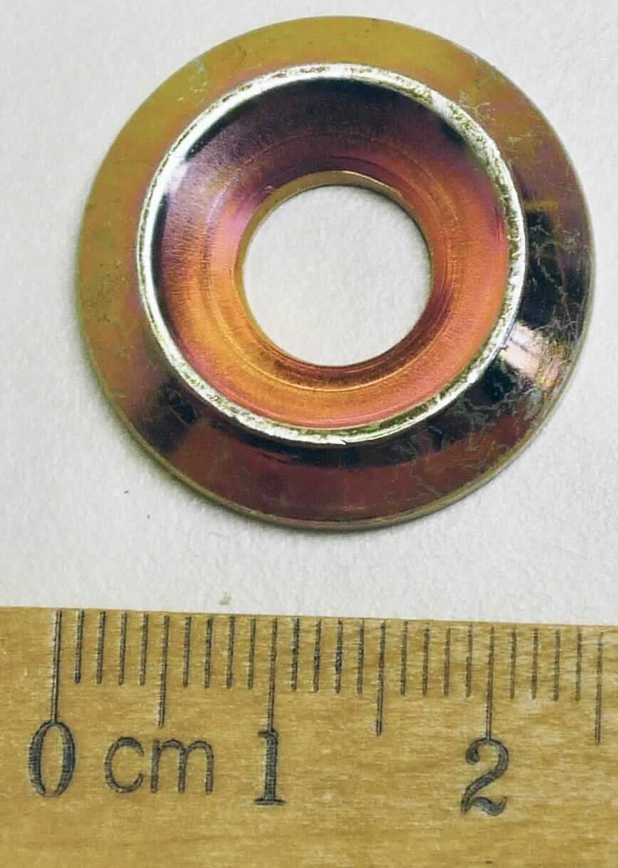 Es handelt sich um geschlossene, ringförmige, im Querschnitt nahezu dreieckig geformte, gewölbte Erzeugnisse aus Stahl (kein nicht rostender Stahl) mit einem Außendurchmesser von 24 mm und einem Lochdurchmesser von 9 mm.
Sie werden als Unterlegscheiben für Schrauben mit Senkkopf verwendet. Der Versand erfolgt nicht aus Malaysia.
- Antragstellerangaben -

Abbildung siehe Anlage.

Derartige Erzeugnisse gehören als "andere Unterlegscheiben aus Stahl" zum TARIC-Code 7318 2200 98.