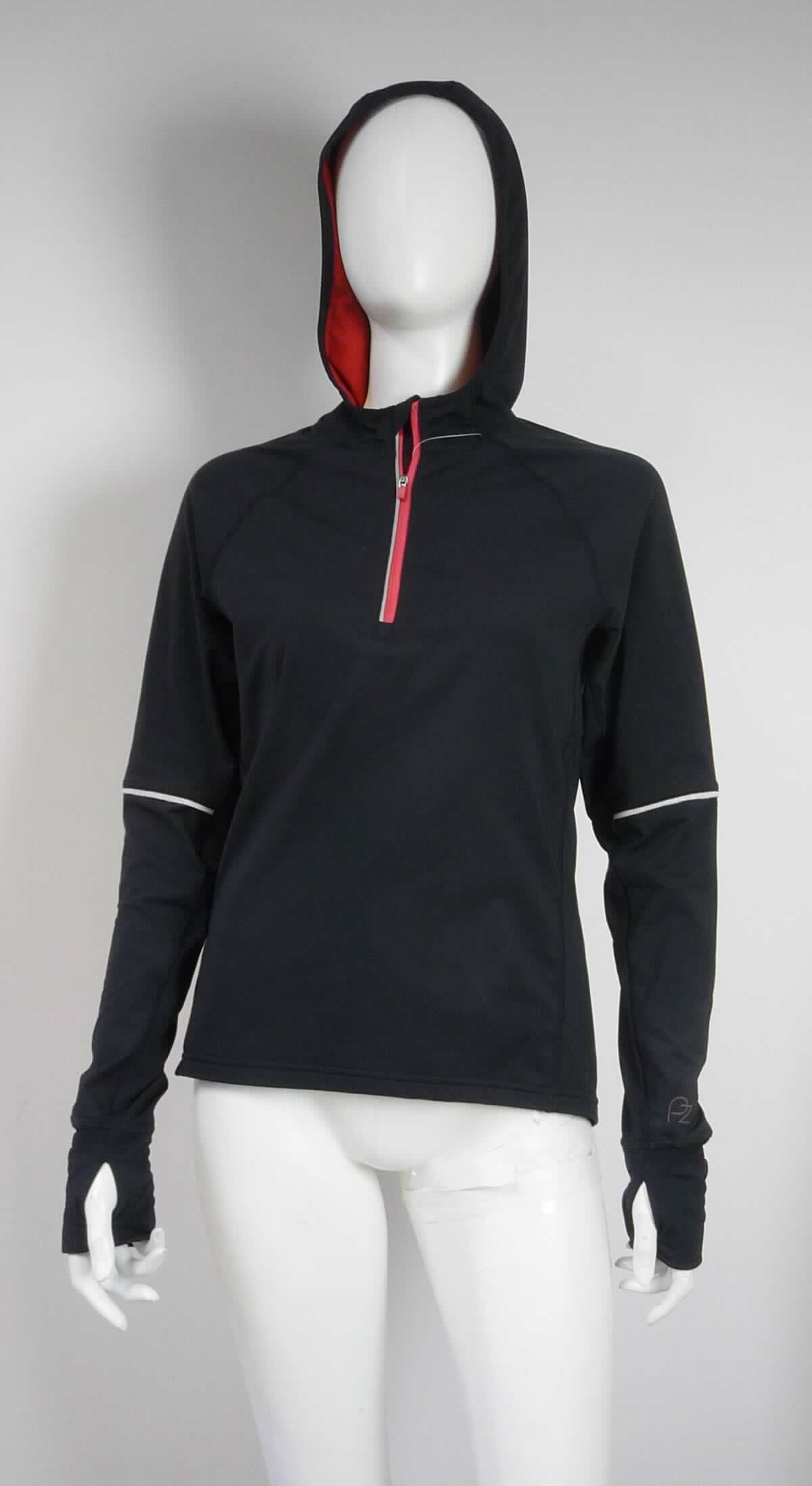 Hemdbluse, sog. Langarmshirt, Größe 38, Foto siehe Anlage,
- aus verschiedenen, bis zu 0,7 mm dicken (leichten), einfarbigen Gewirken aus laut Antrag synthetischen 
  Chemiefasern; mit durchschnittlich mehr als 10 Maschen in jeder Richtung je linearen Zentimeter,
- über die Taille reichend (Rückenlänge: ca. 68 cm); hinten abgerundet, vorn gerade und bis zu 6 cm kürzer 
  gearbeitet,
- mit einer angesetzten Kapuze,
- vorn mit einer nicht durchgehenden Öffnung mit einem bis an den Kapuzenrand reichenden Reißverschluss
  (somit keine Ware der Position 6109); am Kapuzenrand mit einer kurzen Überlappung von rechts auf links 
  (Frauenkleidung),
- mit langen Ärmeln; mit doppelt gearbeiteten, nicht verengenden, ca. 9 cm breiten Bündchen mit Daumenloch, 
  die im Bereich des Handrückens als Eingriffstasche gestaltet sind, 
- stellenweise mit eingesetzten, reflektierenden Streifen,
- am unteren Rand durch Umschlagen und Festnähen gesäumt,
- den Hemden für Männer entsprechend zugeschnitten.

"Hemdbluse, aus Gewirken, für Frauen, aus Chemiefasern"