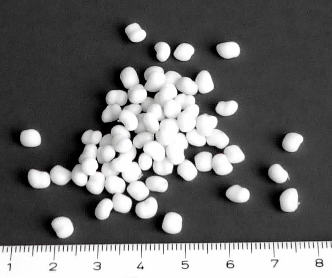 Angaben des Antragstellers:
Thermoplastisches Elastomer auf Olefin-Basis, modifiziert für Polyamid (PA) Haftung.
Zur Polymerzusammensetzung liegen vertrauliche Angaben vor.

Untersuchungsergebnisse an einem Warenmuster:
Beigefarbenes Granulat.

Befund:
Es liegt eine Kunststoffmischung in Primärform im Sinne der Unterposition (KN) 3902 9090 vor.