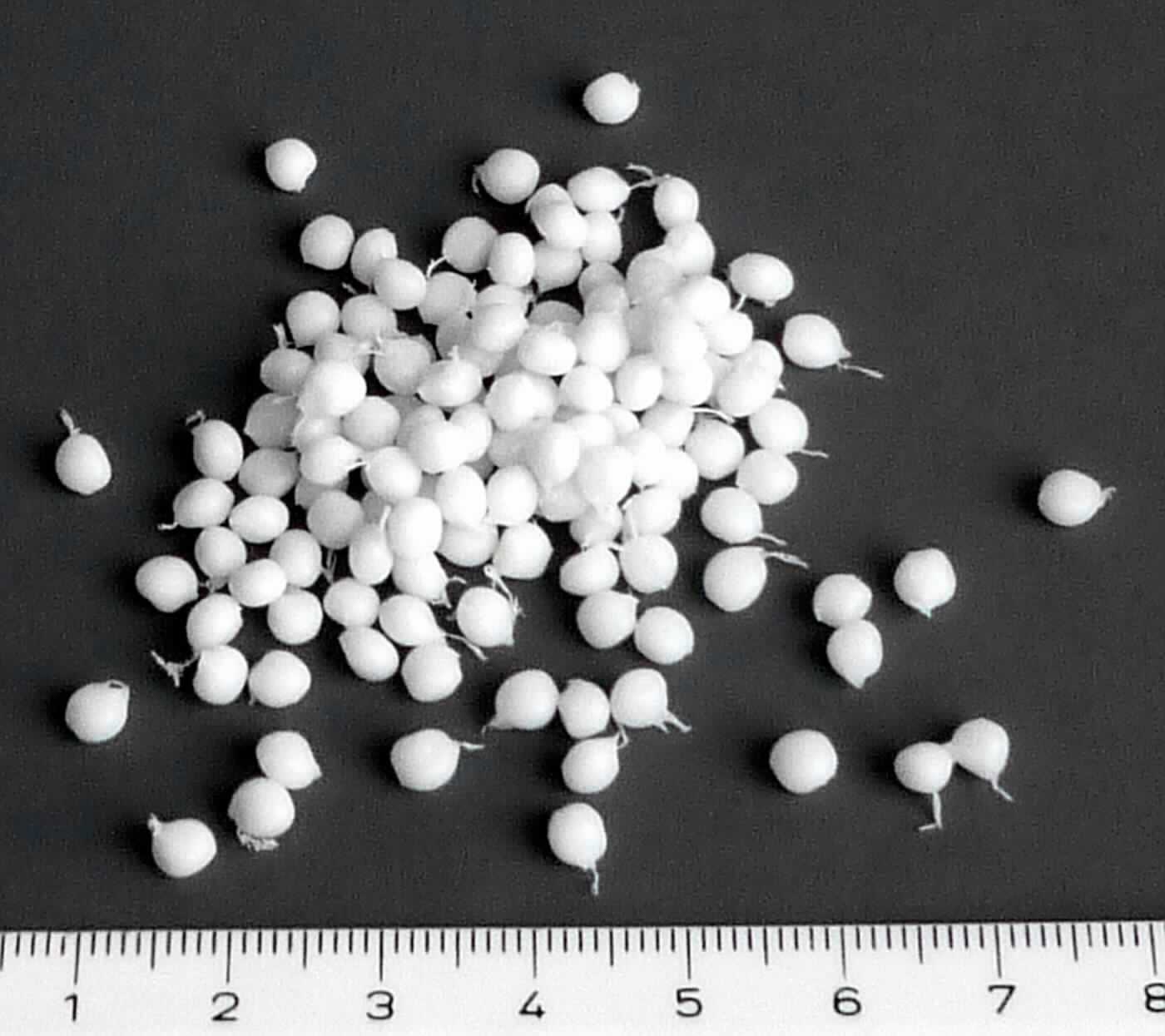 Angaben des Antragstellers:
Thermoplastisches Elastomer auf Olefin-Basis, modifiziert für Polyamid (PA) Haftung.
Zur Polymerzusammensetzung liegen vertrauliche Angaben vor.

Untersuchungsergebnisse an einem Warenmuster:
Beigefarbenes Granulat.

Befund:
Es liegt eine Kunststoffmischung in Primärform im Sinne der Unterposition (KN) 3902 9090 vor.