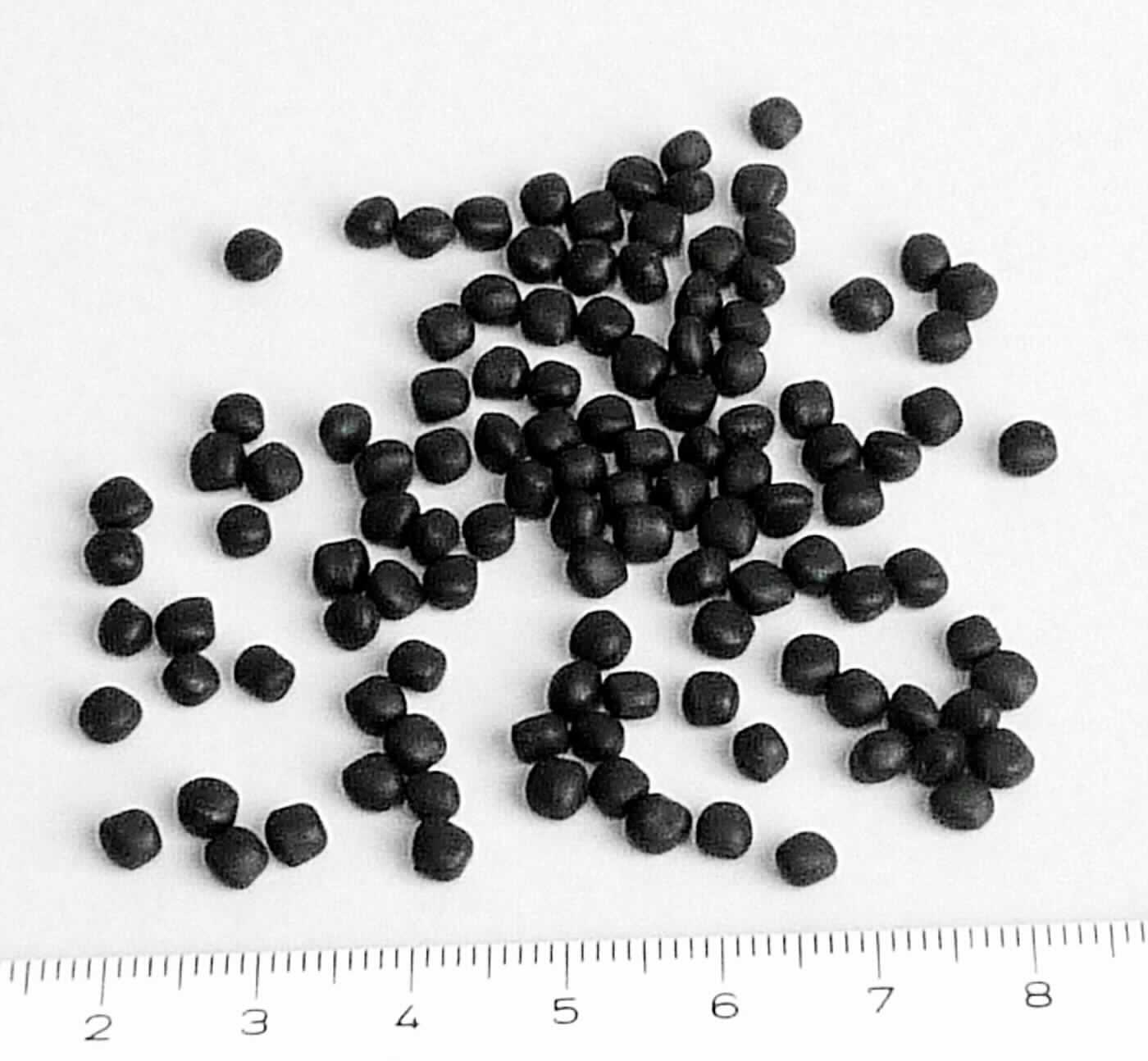 Angaben des Antragstellers:
Thermoplastisches Elastomer auf Olefin-Basis, modifiziert für Polyamid (PA) Haftung.
Zur Polymerzusammensetzung liegen vertrauliche Angaben vor.

Untersuchungsergebnisse an einem Warenmuster:
Schwarzes Granulat.

Befund:
Es liegt eine Kunststoffmischung in Primärform im Sinne der Unterposition (KN) 3902 9090 vor.