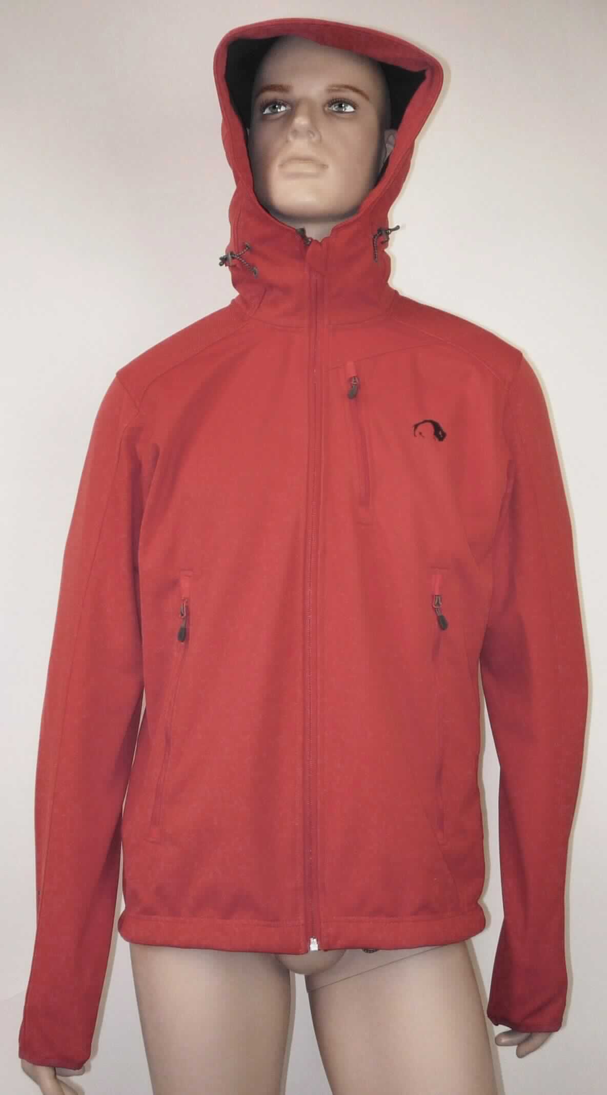 Blouson, sog. winddichte Jacke für Männer, Artikel L365 Irvine M`s Jacket, Größe L, Foto siehe Anlage,
- aus etwa 0,8 mm dicken, zweilagigen, durch Kleben miteinander verbundenen Flächenerzeugnissen mit
  einer Außen- und einer Innenlage aus Gewirken aus synthetischen Chemiefasern (laut Antrag 100% Poly-
  ester); hinten in Schulterhöhe mit Noppen bedruckt,
- ungefüttert,
- über die Taille reichend (Rückenlänge: etwa 73 cm), 
- mit einer Kapuze, 
- vorn mit einer durchgehenden Öffnung mit einem bis an den Kapuzenrand reichenden Reißverschluss,
  am Kapuzenrand mit einer kurzen Überlappung von links über rechts (Männerkleidung),
- mit langen Ärmeln, die über den unteren Rand des Kleidungsstücks hinausreichen; an den Ärmelenden
  elastisch verengt,
- am rechten Ärmel mit einem Schriftzug, in Brusthöhe mit einem Firmenlogo bedruckt,
- mit einer eingesetzten Brusttasche sowie zwei eingesetzten Taschen unterhalb der Taille,
- am Kapuzenrand sowie am unteren Rand mit einem Tunnelzug zu verengen.

"Blouson, aus Gewirken, für Männer, aus Chemiefasern"