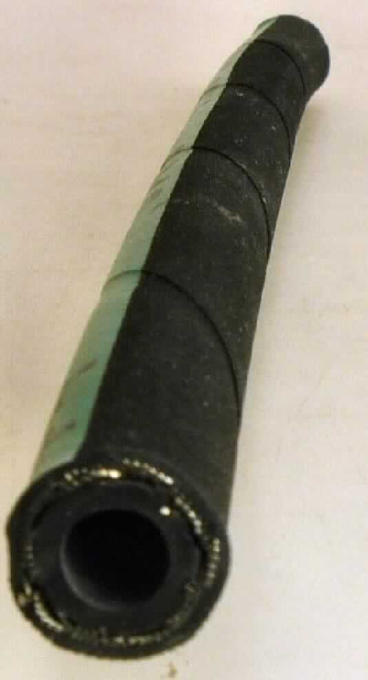 Angaben des Antragstellers:
Gummischlauch mit hochfestem Stahldrahtgeflecht als Druckträger

Feststellungen an einem Warenmuster:
Schwarzer Schlauch aus Kautschuk mit einem Außendurchmesser von ca. 1,4 cm und einem Innendurchmesser von ca. 0,7 cm. Der Schlauch ist in der Mitte mit einem Drahtgeflecht verstärkt.

Befund:
Schlauch aus Weichkautschuk, mit Metall verstärkt, ohne Formstücke, Verschlussstücke oder Verbindungsstücke