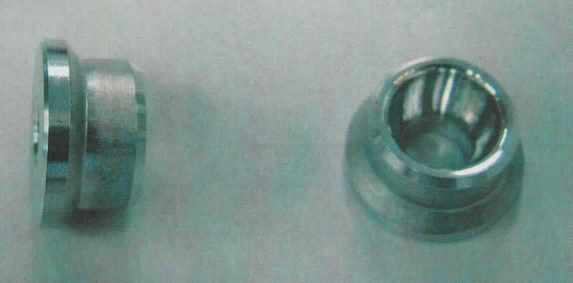 anhalter (Holder), Foto siehe Anlage,
- Metallkörper mit verschiedenen Teilenummern, speziell gefertigt für den Einbau in den 
  Druckgasbehälter eines Airbags,
- insbesondere aufgrund der Form und der Abmessungen als erkennbares Teil eines 
  Airbaggasgenerators zur hauptsächlichen Verwendung in einem Kraftfahrzeug bestimmt. 

"Teil für Kraftfahrzeuge der Positionen 8701 bis 8705 (Membranhalter), Teil eines aufblasbaren Sicherheits-Luftsacks mit Füllsystem (Airbag), nicht für die industrielle Montage, nicht aus gesenkgeschmiedetem Stahl, keine Ware des TARIC-Codes 8708 9599 10 bis 8708 9599 30"