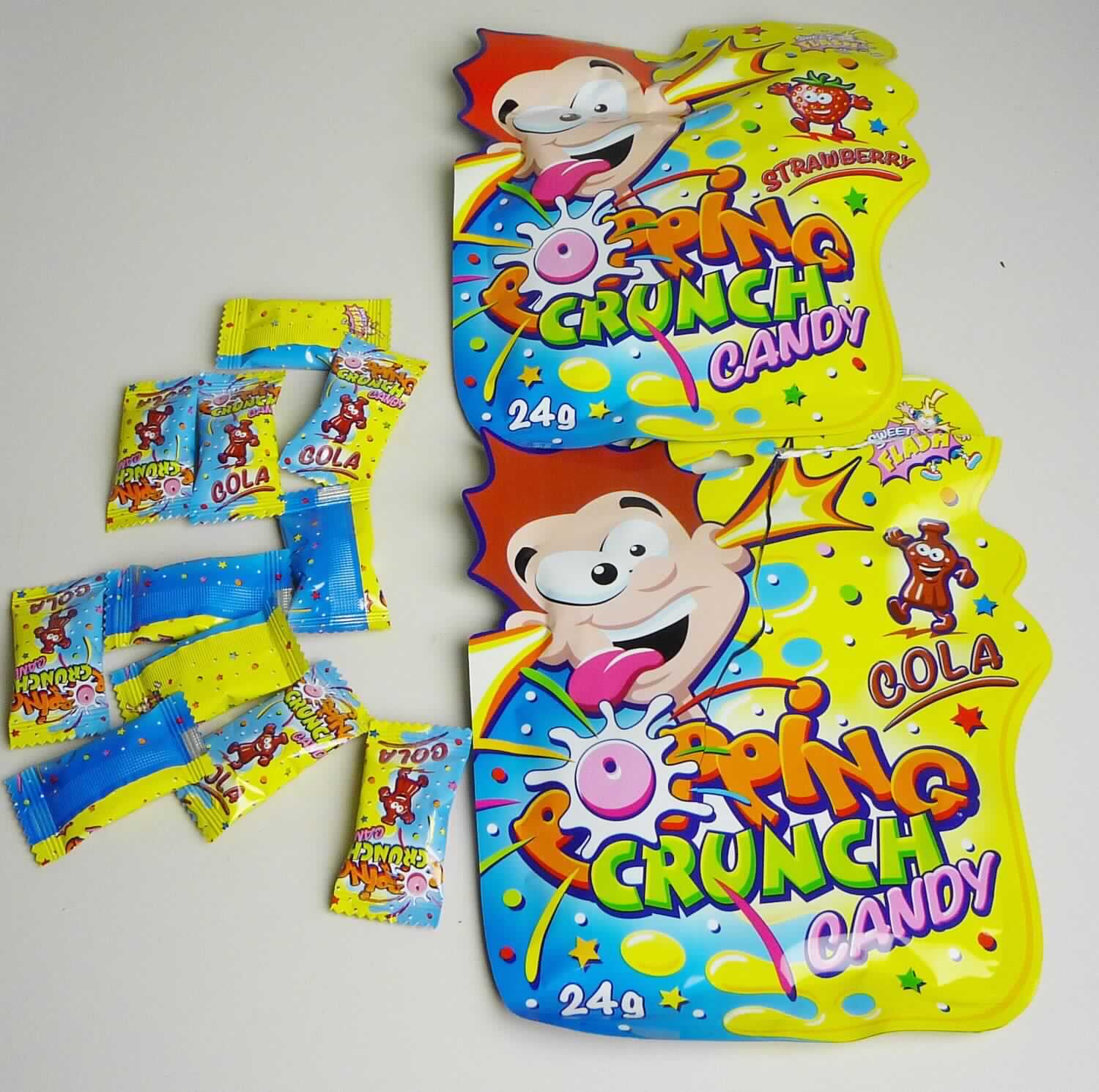 Andere Zuckerware; Knisterbrausebonbons

Bei der vorgelegten Ware handelt es sich um annähernd scheibenförmige (Ø ca. 2 cm) Bonbons aus gepresster Knisterbrause, einzeln verpackt in bunt bedruckten Folienschlauchbeuteln. Zwölf dieser Erzeugnisse sind in einem verschweißten, bunt bedruckten Kunstoffbeutel zu deklarierten 24 g für den Einzelverkauf aufgemacht. Die Ware wird in zwei Geschmacksrichtungen (Erdbeere, Cola) gehandelt.

Nach dem Ergebnis der Untersuchung enthält die Ware (gemäß VO (EG) Nr. 900/2008 und VO (EU) Nr. 118/2010): 
- Stärke/Glucose: 5 bis weniger als 25 GHT; 
- Saccharose/Invertzucker/Isoglucose: 30 bis weniger als 50 GHT.
Milchfett und Milchprotein werden auf Grund der Zutatenliste ausgeschlossen. 

Zolltariflich handelt es sich um eine andere Zuckerware ohne Kakaogehalt, die in die Unterposition 1704 9099 der Kombinierten Nomenklatur einzureihen ist.