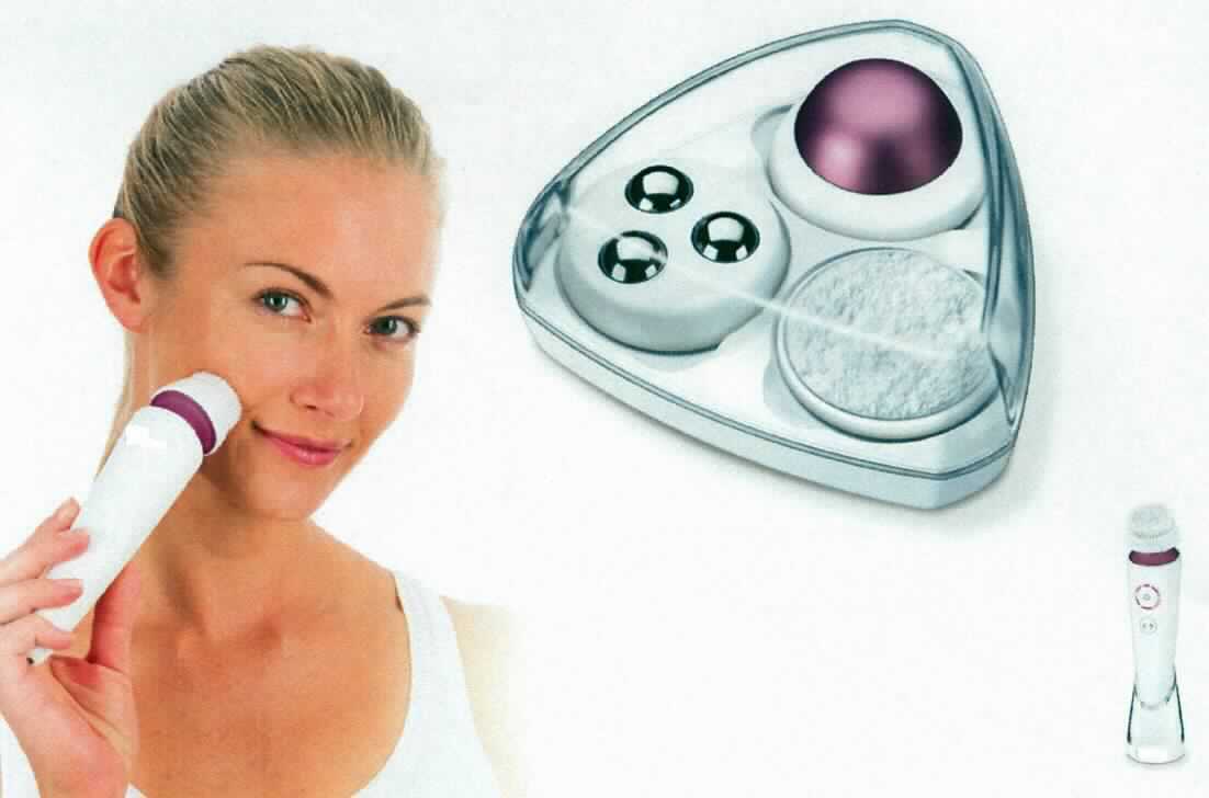 FC 95 Premium Set, 3 Premium-Aufsätze,
- aus einem sog. Massage-Aufsatz, einem sog. Wache-Augen-Aufsatz sowie einem Aufsatz für Wattepads mit 
  auswechselbarem Wattepad (Abbildung siehe Anlage),
- zur Verwendung mit dem Gesichtsreinigungshandgerät FC 95 (nicht Gegenstand dieser vZTA),
- zur kosmetischen Gesichtsbehandlung,
- in einer speziell hergerichteten, für den dauernden Gebrauch geeigneten, aufklappbaren Kunststoffbox mit
  durchsichtigem Deckel.

"Teile, erkennbar ausschließlich für ein elektromechanisches Haushaltsgerät mit eingebaute Elektromotor bestimmt - FC 95 Premium Set"