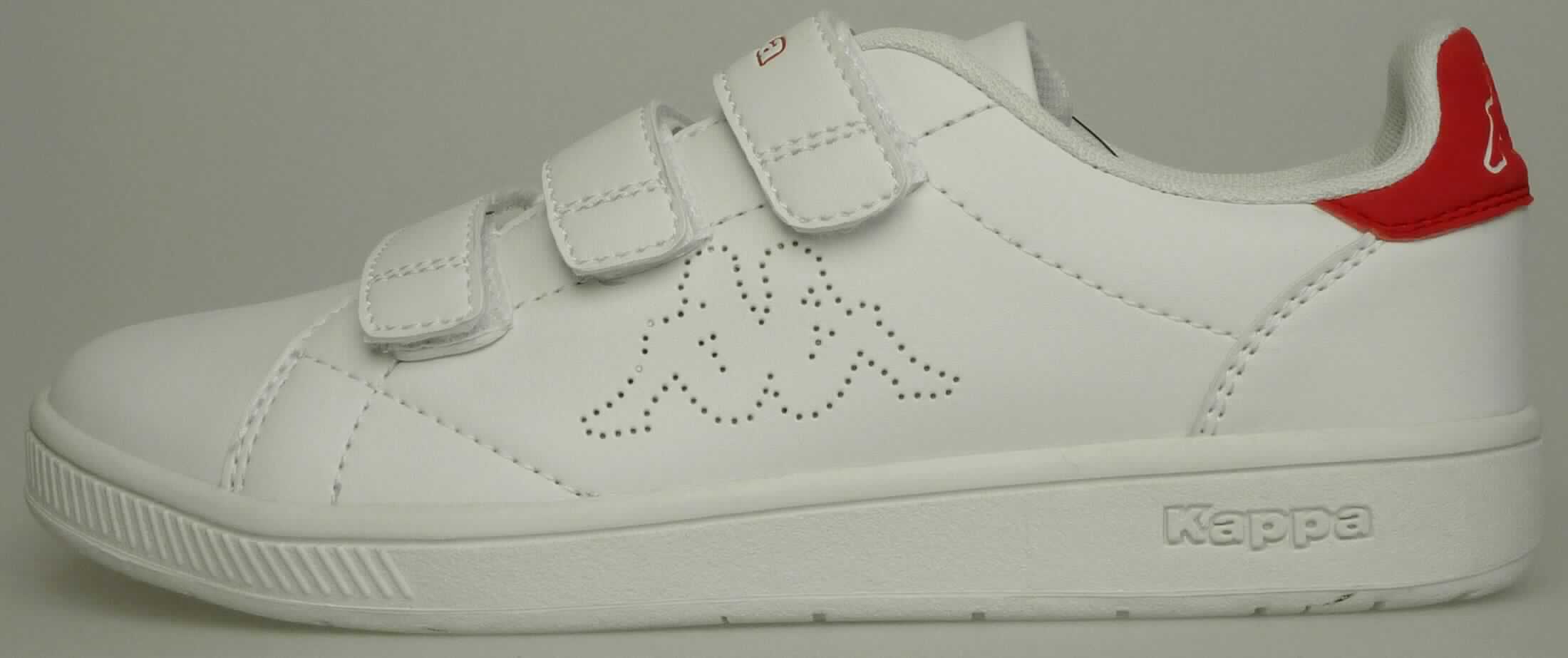 Halbschuhe (lt. Antrag: "Court Velcro Freizeitschuh Unisex, Art. 242303", Foto siehe Anlage)
- mit Laufsohlen aus (lt. Antrag) Kautschuk,
- mit Oberteil (geschlossenes Blatt) aus Kunststoff (Spinnstoff mit einer mit bloßem Auge wahrnehmbaren  
  Außenschicht aus Kunststoff),
- mit Klettverschluss,
- nicht mit Dornen, Krampen, Klammern, Stollen oder ähnlichen Vorrichtungen versehen oder für deren
  Anbringung hergerichtet (keine Sportschuhe),
- ohne Metallschutz in der Vorderkappe, 
- nicht den Knöchel bedeckend, 
- mit einer Länge der Innensohle von mehr als 24 cm,
- nicht als Männer- oder Frauenschuhe erkennbar

"Schuhe mit Laufsohlen aus Kautschuk und Oberteil aus Kunststoff, andere als in der Pos. 6401
 und in den UPos. 6402 1210 bis 6402 9991 genannt, nicht als Männer- oder Frauenschuhe erkennbar"