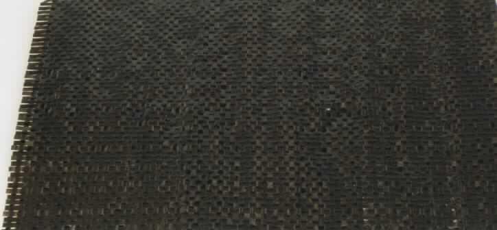 Gewebe, sog. Unterbodengewebe, Foto siehe Anlage,
- als Meterware,
- lt. Antrag in den Abmessungen: 0,5 m x 20 m, 1 m x 10 m und 2 m x 5 m,
- aus ca. 2 mm breiten Streifen aus synthetischer Spinnmasse (lt. Antrag: Polypropylen)
- an den Rändern heiß geschnitten, jedoch nicht gesäumt, somit nicht konfektioniert,
  damit keine Ware der Position 6307,
- wird lt. Antrag als sog. Unterbodengewebe zur Verhinderung von Unkrautwuchs unter
  Kieswegen, Pflastersteinen und Natursteinterrassen verlegt. 

"Gewebe aus Erzeugnissen der Position 5404 (Streifen aus Polyethylen), mit einer Breite
von weniger als 3 m"