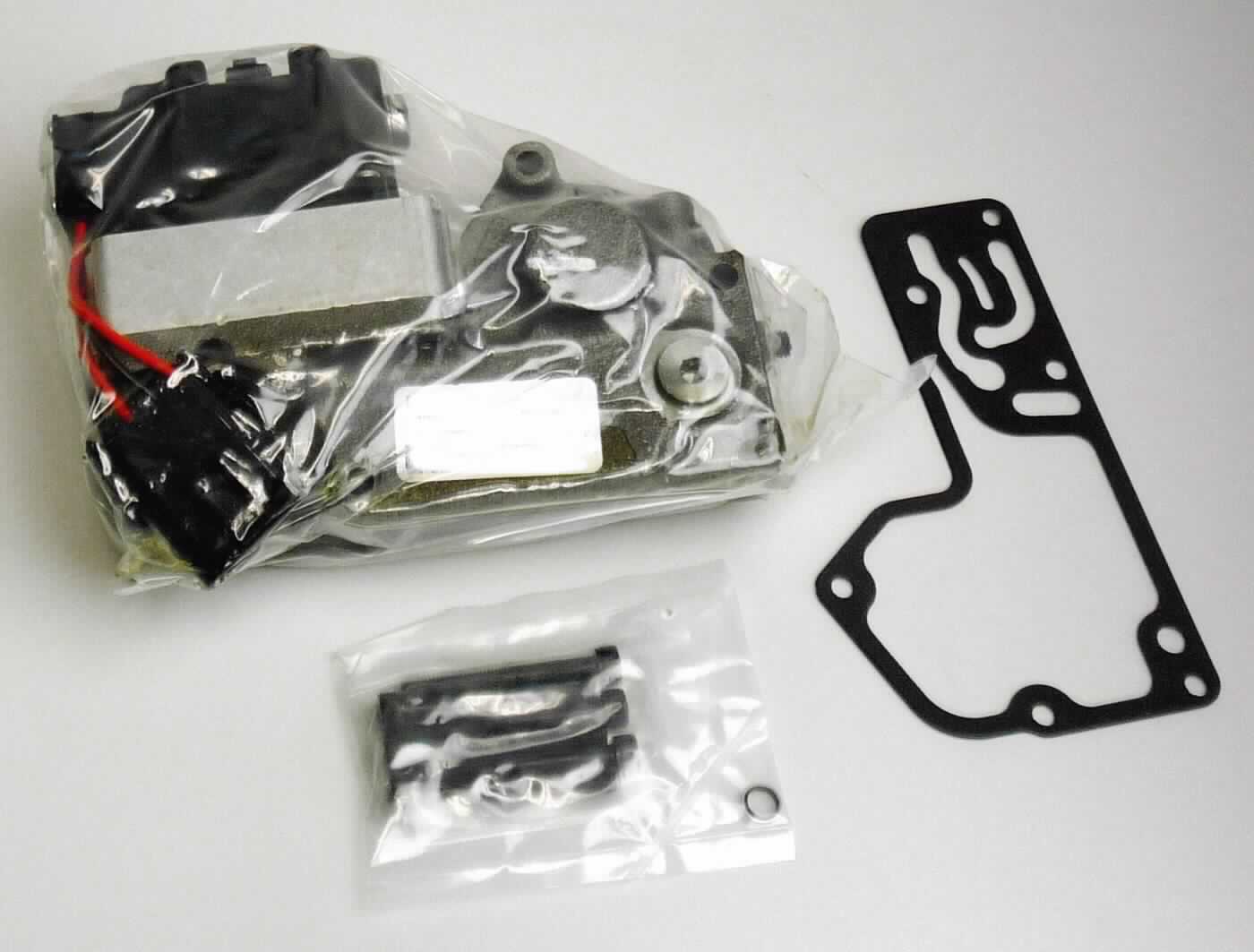 Sog. Servosteuerung (Displacement Control Kit), in Form einer noch nicht zusammengesetzten Ware im Wesentlichen bestehend aus einem spezifisch geformten Metallkörper mit Ventilen, doppelwirkendem Servokolben, Taumelscheibe und verschiedenen Prozessanschlüssen sowie aus einer Dichtung und 4 Anschlussschrauben.
Die Ware wird an eine Hydraulikpumpe montiert. Es findet eine elektrohydraulische Soll-Ist-Wert-Regelung durch Umwandlung des elektrischen Eingangssignals in ein hydraulisches Eingangssignal mit Pumpenverschiebung proportional zum elektrischen Eingangssignal statt.
Die Ware wird als Bauteil zur Regelung einer hydraulischen Pumpe verwendet und ist zum Verstellen des Wiegenwinkels und somit zur Erzielung bzw. der Aufrechterhaltung eines bestimmten Hubvolumens bestimmt.

Zur äußeren Form siehe Abbildung in der Anlage.

Die Ware wird als "Gerät zum Regeln, nicht von den Unterpositionen (TARIC) 9032 1020 10 bis 9032 8900 50 erfasst" eingereiht.