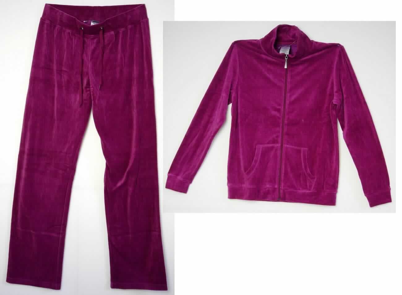 Kombination, sog. Damen-Nicki-Hausanzug, Modell 19687-03, Größe 40/42, Foto siehe Anlage,
- bestehend aus einem Blouson und einer langen Hose, laut Antrag mit einem String verbunden und in
  einem Polybeutel mit Fotoeinleger gemeinsam für den Einzelverkauf aufgemacht,
- aus ca. 1,3 mm dicken, einfarbigen Samtgewirken aus laut Antrag einem Grund und einem Flor aus 
  80 % Baumwolle und 20 % Polyester (synthetische Chemiefasern),
- vollständig aus ein und demselben Flächenerzeugnis hergestellt,
- aufgrund des verwendeten Flächenerzeugnisses (Samtgewirke) kein Trainingsanzug,
- ohne Hinweise auf den Trägerkreis (unisex),
- Blouson:
-- über die Taille reichend (Rückenlänge: ca. 68 cm), 
-- mit einem Stehkragen, 
-- vorn mit einer durchgehenden Öffnung mit einem bis in die Kragenspitzen reichenden Reißverschluss, 
-- mit langen Ärmeln, die über den unteren Rand des Kleidungsstücks hinausreichen; an den Ärmelenden 
   mit angesetzten, doppelt gearbeiteten, verengenden Bündchen,
-- vorn mit zwei aufgesetzten, offenen Taschen (Kängurutaschen) unterhalb der Taille,
-- am unteren Rand mit einem angesetzten, doppelt gearbeiteten, leicht verengenden Bund,
- lange Hose: 
-- in der Taille abschließend; mit einem elastischen Bund mit Kordelzug,
-- ohne Öffnung und ohne Verschluss,
-- mit knöchellangen Hosenbeinen,
-- an den Beinabschlüssen durch Umschlagen und Festnähen gesäumt.

"Kombination, aus Gewirken, für Frauen, aus Baumwolle"