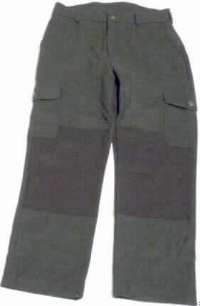 Lange Hose für Männer, sog. Lodenhose, oliv, Artikel 123274, Größe XL, siehe beigefügtes Foto,
- aus 1,5 mm dicken, melierten (oliv meliert; mit braunen Zuschnitten im Gesäßbereich und
  an den Knien), lodenartigen Geweben aus lt. Antrag 70% Wolle und 30% Viskose (künstliche
  Chemiefasern); teilweise gefüttert,
- in der Taille abschließend, mit einem hinten leicht höher gearbeiteten, angesetzten
  Taillenbund; mit Gürtelschlaufen,
- vorn mit einer teilweisen Öffnung mit Reißverschluss und mit einer von links auf rechts
  im Bund mit Knopfverschluss zu schließenden Patte (Männerkleidung),
- vorn mit zwei Eingriffstaschen, einer aufgesetzten Gesäßtasche mit Patte und aufgesetzten
  Taschen mit Patte und Knopfverschluss auf den Hosenbeinen,
- mit knöchellangen Hosenbeinen,
- an den Beinabschlüssen durch Umschlagen und Festnähen gesäumt.