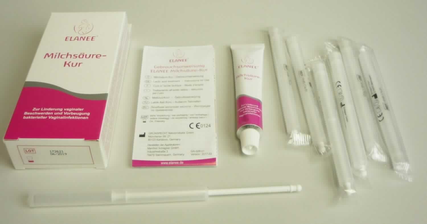 Anderes zubereitetes Körperpflegemittel, anderweit weder genannt noch inbegriffen; vaginales Milchsäure-Gel

Bei der vorgelegten Ware handelt es sich um ein Gel mit Milchsäure zur vaginalen Anwendung. Die Ware ist für den Einzelverkauf aufgemacht, in einer Tube mit einem Inhalt von 50 g abgefüllt und zusammen mit sieben Applikatoren aus Kunststoff in einer Pappfaltschachtel verpackt. Auf einem Beipackzettel und auf der Verpackung befinden sich Hinweise zur Anwendung, Wirkung und Zusammensetzung. Demnach soll die Ware die Aufrechterhaltung einer gesunden Scheidenflora unterstützen, vaginale Beschwerden und Gerüche lindern, sowie bakteriellen Infektionen vorbeugen.

Die Ware ist als anderes zubereitetes Körperpflegemittel, anderweit weder genannt noch inbegriffen, in die Position 3307 der Kombinierten Nomenklatur einzureihen.