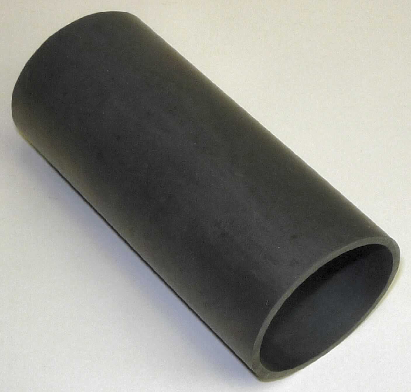 Angaben des Antragstellers:
Hose / Schlauch; Motorkühlungsschlauch, eingebaut am Motor eines Autos; aus EPDM-Kautschuk

Feststellungen an einem Warenmuster:
Es liegt ein schwarzer, elastischer Schlauch mit einem Innendurchmesser von 39 mm und einer Länge von ca. 97 mm vor. Der Schlauch ist nicht verstärkt.

Befund:
Es handelt sich um einen Schlauch aus Weichkautschuk ohne Formstücke, Verschlussstücke oder Verbindungsstücke im Sinne der Unterposition 4009 1100.