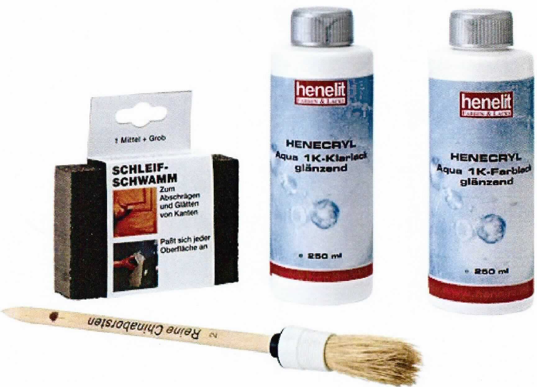 Angaben:
Pflegeset für Spring Möbel; Set bestehend aus Pinsel 20 cm, Schleifschwamm, Klarlack und Farblack (grün, weiß oder braun, je 250 ml), zusammen verpackt in einer Pappschachtel für den Einzelverkauf. Bei dem Klar- und Farblack handelt es sich um ein wässriges Lacksystem auf der Basis von Acrylaten.

Befund:
Bei dem Set handelt es sich um eine Warenzusammenstellung im Sinne der AV 3b zur Behandlung von Möbeloberflächen. Nach Menge, Umfang, Gewicht und Bedeutung für die Verwendung sind die Lacke charakterbestimmend.
Lacke auf der Grundlage von synthetischen Polymeren (Acrylpolymeren), in einem wässrigen Medium dispergiert oder gelöst