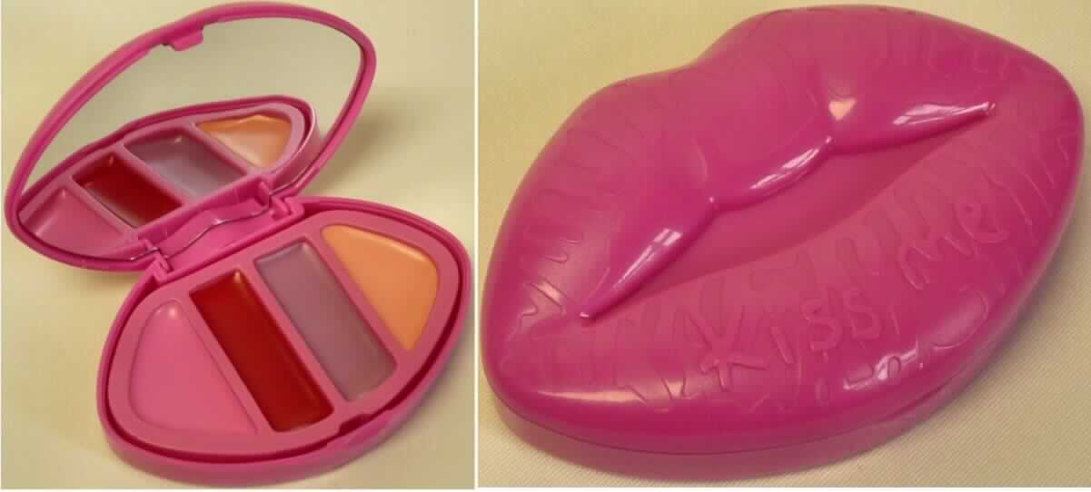 Erzeugnis zum Schminken; Lipgloss Box

Bei der vorgelegten Ware handelt es sich um Lipgloss in vier Farben, abgepackt in einer pinkfarbenen Kunststoffdose in Kussmundform mit eingelegtem Schminkspiegel im Deckel. Die Ware ist in einer Sichtverpackung mit Pappreiter in Aufmachung für den Einzelverkauf verpackt. 

Die Ware ist als Erzeugnis zum Schminken in die Position 3304 der Kombinierten Nomenklatur einzureihen.