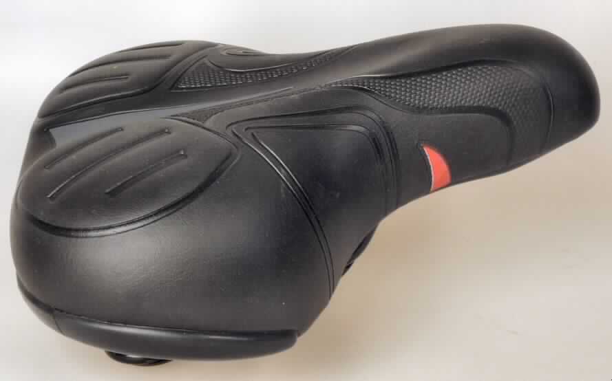Teil für Fahrrad, sog. Tourensattel, Art-Nr. 47.055, Foto siehe Anlage,
- gepolsterter Sattel mit zwei sog. Druckfedern und einer Befestigungsvorrichtung aus Metall,
- mit verstellbarem Sattelkolben,
- mit einer anatomisch geformten Sitzfläche, die mit einer Schaumstoff-Füllung versehen ist,
- erkennbares Teil zur ausschließlichen Verwendung an Fahrrädern.

"Teil für Fahrräder (Sattel)"