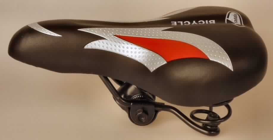Teil für Fahrrad, sog. Sport- und Rennsattel, Art-Nr. 47.056, Foto siehe Anlage,
- gepolsterter Sattel mit zwei sog. Druckfedern und einer Befestigungsvorrichtung aus Metall,
- mit verstellbarem Sattelkolben,
- mit einer anatomisch geformten Sitzfläche, die mit einer Schaumstoff-Füllung versehen ist,
- erkennbares Teil zur ausschließlichen Verwendung an Fahrrädern.

"Teil für Fahrräder (Sattel)"
