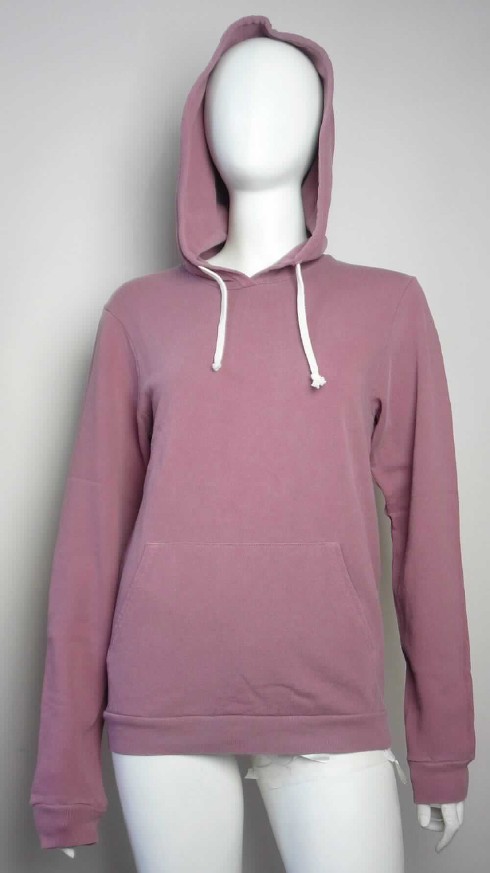 Blousonähnliches Kleidungsstück, sog. Sweatshirt für Frauen, Art. RSAFS3350, Größe S, Foto siehe Anlage,
- aus ca. 1,5 mm dicken, einfarbigen Gewirken aus laut Antrag 85 % Baumwolle und 15 % Polyester (synthetische
  Chemiefasern),
- über die Taille reichend (Rückenlänge: ca. 63 cm),
- mit einer Kapuze mit Kordelzug, deren Ränder vorn von rechts auf links überlappen (Frauenkleidung),
- ohne Öffnung und ohne Verschluss,
- mit langen Ärmeln, die über den unteren Rand des Kleidungsstücks hinausreichen; an den Ärmelenden mit 
  verengenden Bündchen,
- vorn mit einer großen, aufgesetzten Tasche (sog. Kängurutasche) unterhalb der Taille,
- am unteren Rand mit einem gerippt gewirkten, verengenden Bund,
- erfüllt die Merkmale zur Einreihung als blousonähnliches Kleidungsstück, somit kein Pullover. 

"Blousonähnliches Kleidungsstück, aus Gewirken, für Frauen, aus Baumwolle"