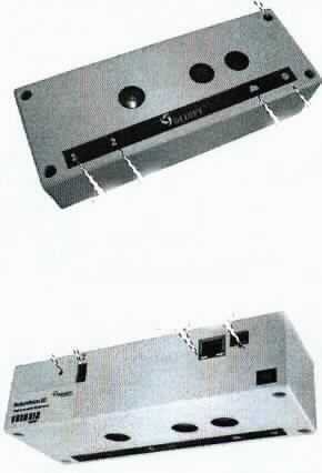 Unvollständiges Personenzählsystem in Form einer kombinierten Maschine, so genannte RoboVision 3D, im Wesentlichen bestehend aus einem 192 mm x 72 mm x 50 mm großen Gehäuse in dem sich eine Infrarot-Laser-Messeinheit und eine digitale Kamera befinden. Mit Hilfe der Messeinheit wird eine bidirektionale Zählung anhand definierter Kennlinien durchgeführt (Haupttätigkeit), die durch die Kameraaufnahme validiert werden können. Das Gerät kann mittels Kabel an Auswerteeinheiten wie z.B. Monitor oder Datenverarbeitungsanlage (nicht Gegenstand dieser vZTA) angeschlossen werden. Es wird in verschiedenen Bereichen wie z.B. Einzelhandel, Diskotheken oder Krankenhäusern eingesetzt um die Besucherzahl zu ermitteln.
Die Ware wird als "Zähler, kein Gas-, Flüssigkeits- oder Elektrizitätszähler, nicht von den Unterpositionen (TARIC) 9029 1000 10 bzw. 9029 1000 20 erfasst" eingereiht.