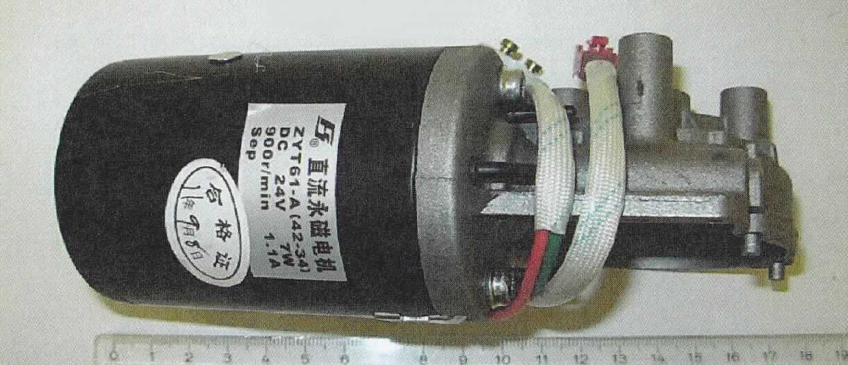 Elektromotor, sog. "Auf-und-Ab-Motor" (Art.-Nr. 163.036),
- aus einem Gleichstrommotor in einem zylindrischen Gehäuse, ausgestattet mit zwei isolierten Drähten und einem Getriebe, 
- für eine Spannung von 24 V und einer Leistung von 7 W,
- zum Einbau in die Rückenlehne eines Massagesessels.

Das Erzeugnis ist als "Elektromotor mit einer Leistung von 37,5 W oder weniger, Gleichstrommotor, nicht für bestimmte Luftfahrzeuge, kein Motor der in 8501 1099 54 0 bis 8501 1099 82 0 genannten Art" einzureihen.
