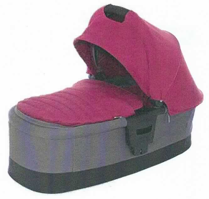 Teil für einen Kinderwagen, sog. Carrycot Britax Affinity (Kinderwagenaufsatz), Foto siehe Anlage, 
- ovale Kinderwagenwanne, die sich mit dem Click & Go-System (Vorrichtung aus Kunststoff) an 
  einem Kinderwagengestell befestigen lässt, 
- mit einer Länge von ca. 75 cm, und einer Breite von ca. 32 cm,  
- mit einem Gewicht von ca. 4 kg,
- mit einer passgenauen, herausnehmbaren Matratze,
- mit gepolsterten Seitenwänden, 
- mit einem abklappbaren, bügelförmigen Tragegriff versehen, 
- mit einem verstellbaren und abtrennbaren Verdeck, 
- die Ware ist erkennbar hauptsächlich zur Verwendung als Aufsatz für einen Kinderwagen 
  bestimmt.

"Teil eines Kinderwagens, Aufsatz"