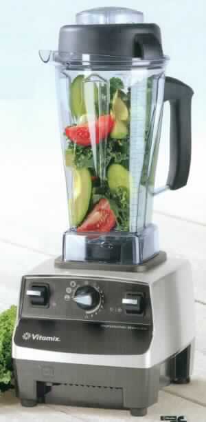Standmixer Vitamix Pro 500,
- aus einem Gehäuse (Abmessungen BxHxT: 224 x 516 x 229 mm) in Form eines Sockels mit eingebautem
  Elektromotor, Start-/Stop-Knopf, Puls-Schalter, Ein-/Aus-Schalter, Drehknopf zur 
  Geschwindigkeitsregulierung und Netzkabel, mit abnehmbarem Mixbehälter aus Glas mit 4-fach 
  Edelstahlmesser, Deckel und Stößel (Abbildung siehe Anlage),
- mit einer Leistung von max. 1200 Watt,
- zum Zerkleinern und Mischen von Lebensmitteln im Haushalt,
- in einer gemeinsamen Verkaufsumschließung mit Bedienungsanleitung, Kochbuch und DVD (Beipack).
Der Standmixer bestimmt den Charakter des Ganzen.

"Elektromechanisches Haushaltsgerät mit eingebautem Elektromotor, Lebensmittelzerkleinerungs- und -mischgerät  (Warenzusammenstellung aus Standmixer -charakterbestimmend- und Beipack) - Standmixer"
